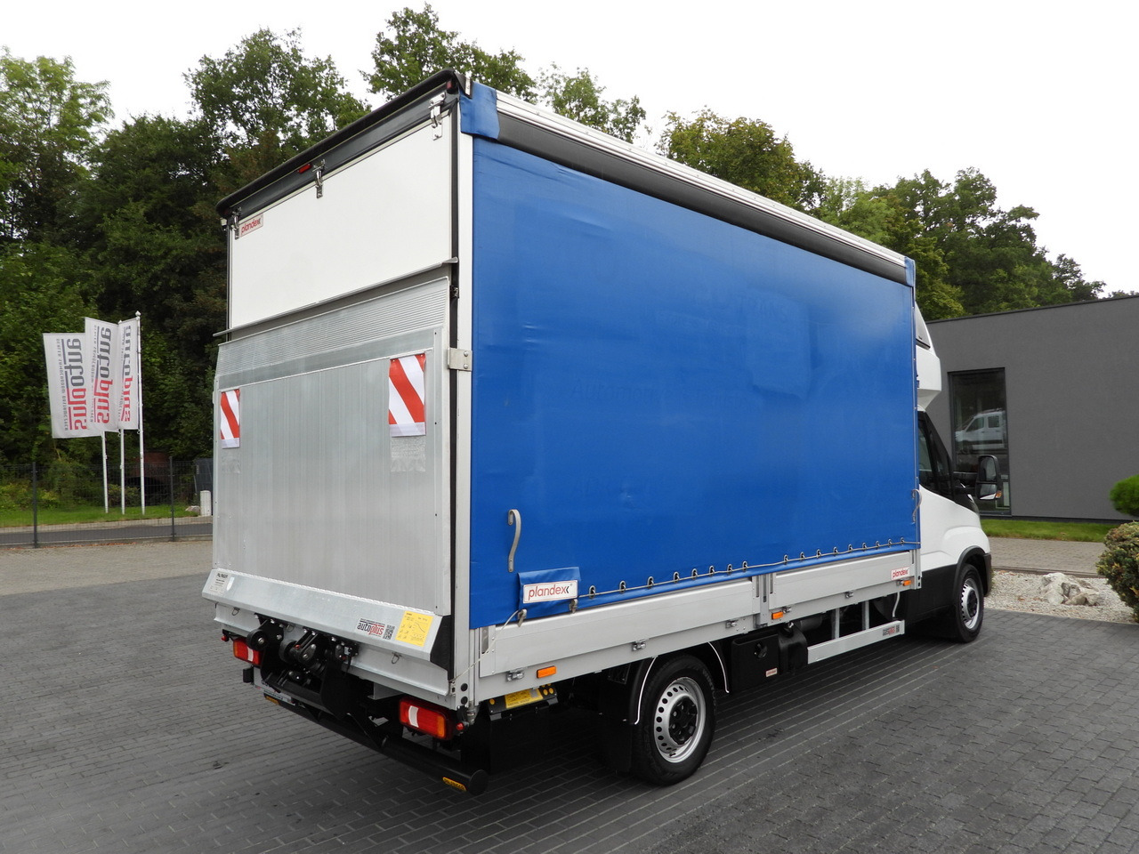 Curtain side van IVECO DAILY 35S18 TARPAULIN LIFT 8 PALLETS WEBASTO CRUISE CONTROL LED LIGHTS AIR CONDITIONING  180HP: picture 14 Curtain side van IVECO DAILY 35S18 TARPAULIN LIFT 8 PALLETS WEBASTO CRUISE CONTROL LED LIGHTS AIR CONDITIONING  180HP: picture 14