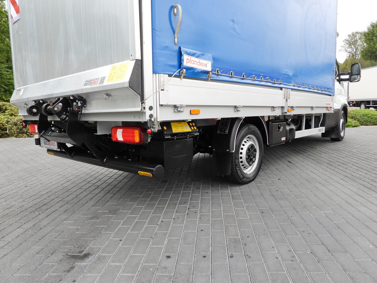 Curtain side van IVECO DAILY 35S18 TARPAULIN LIFT 8 PALLETS WEBASTO CRUISE CONTROL LED LIGHTS AIR CONDITIONING  180HP: picture 29 Curtain side van IVECO DAILY 35S18 TARPAULIN LIFT 8 PALLETS WEBASTO CRUISE CONTROL LED LIGHTS AIR CONDITIONING  180HP: picture 29