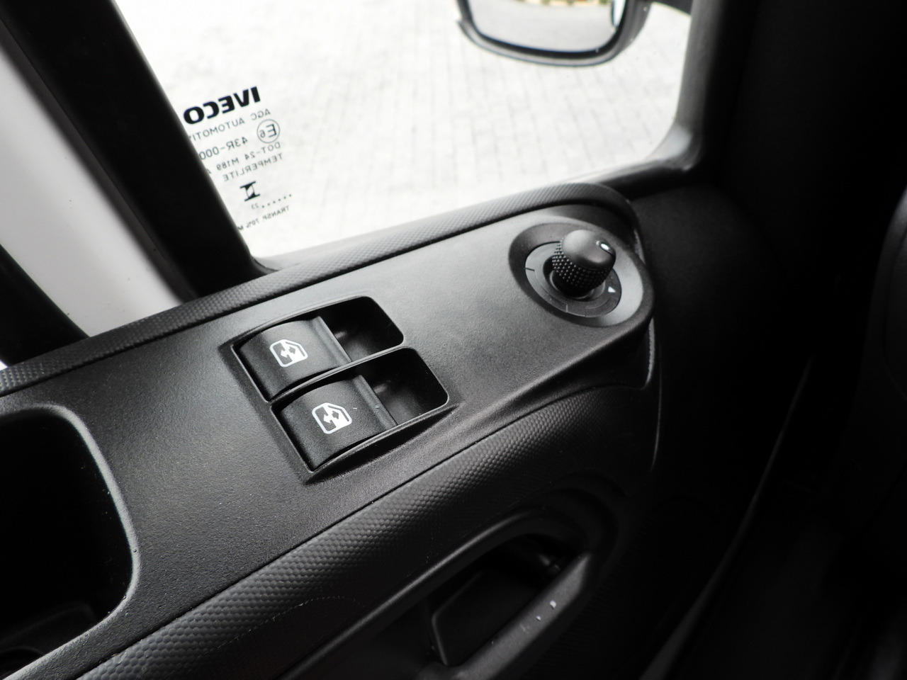 Curtain side van IVECO DAILY 35S18 TARPAULIN LIFT 8 PALLETS WEBASTO CRUISE CONTROL LED LIGHTS AIR CONDITIONING  180HP: picture 42 Curtain side van IVECO DAILY 35S18 TARPAULIN LIFT 8 PALLETS WEBASTO CRUISE CONTROL LED LIGHTS AIR CONDITIONING  180HP: picture 42