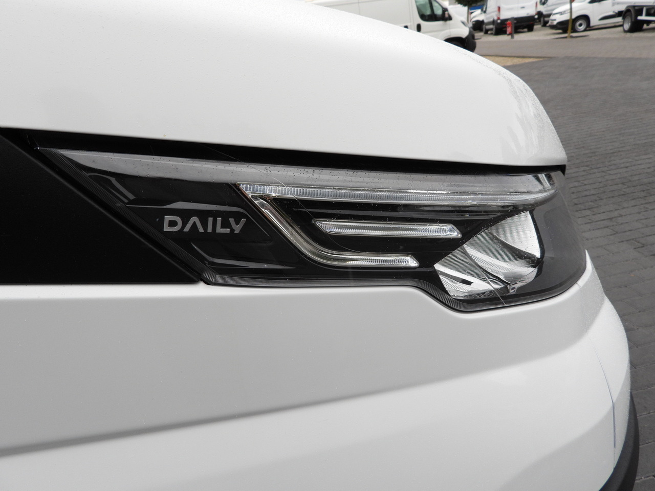 Curtain side van IVECO DAILY 35S18 TARPAULIN LIFT 8 PALLETS WEBASTO CRUISE CONTROL LED LIGHTS AIR CONDITIONING  180HP: picture 22 Curtain side van IVECO DAILY 35S18 TARPAULIN LIFT 8 PALLETS WEBASTO CRUISE CONTROL LED LIGHTS AIR CONDITIONING  180HP: picture 22