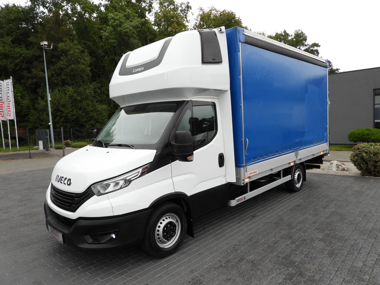 Curtain side van IVECO DAILY 35S18 TARPAULIN LIFT 8 PALLETS WEBASTO CRUISE CONTROL LED LIGHTS AIR CONDITIONING  180HP: picture 6 Curtain side van IVECO DAILY 35S18 TARPAULIN LIFT 8 PALLETS WEBASTO CRUISE CONTROL LED LIGHTS AIR CONDITIONING  180HP: picture 6