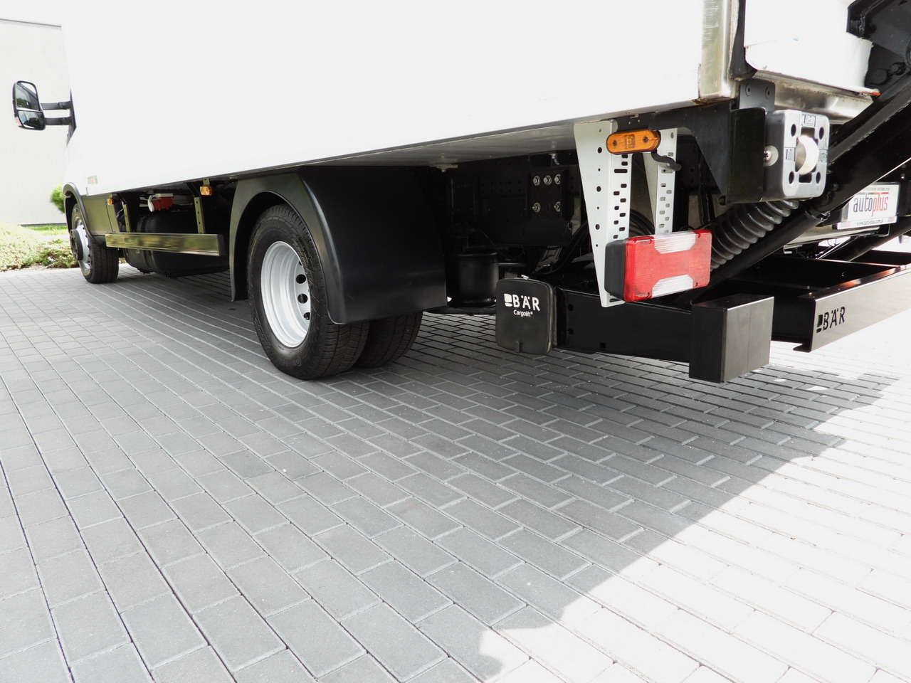 Refrigerator truck IVECO DAILY 70C17 REFRIGERATOR 1*C LIFT 10 PALLETS POWER SUPPLY 230V CRUISE CONTROL AIR CONDITIONING PNEUMATICS AUTOMATIC TRANSMISSION HI-MATIC TWIN WHEELS 170HP: picture 24 Refrigerator truck IVECO DAILY 70C17 REFRIGERATOR 1*C LIFT 10 PALLETS POWER SUPPLY 230V CRUISE CONTROL AIR CONDITIONING PNEUMATICS AUTOMATIC TRANSMISSION HI-MATIC TWIN WHEELS 170HP: picture 24