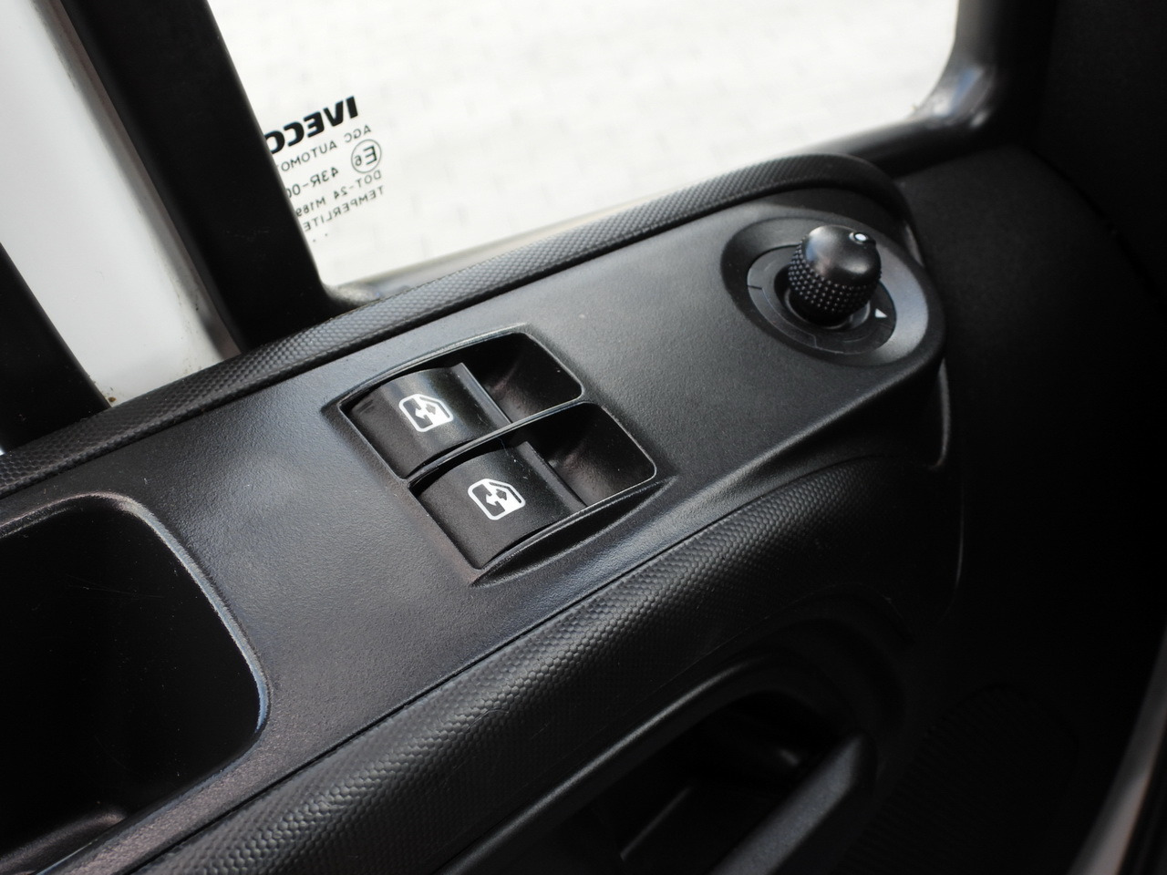 Refrigerator truck IVECO DAILY 70C17 REFRIGERATOR 1*C LIFT 10 PALLETS POWER SUPPLY 230V CRUISE CONTROL AIR CONDITIONING PNEUMATICS AUTOMATIC TRANSMISSION HI-MATIC TWIN WHEELS 170HP: picture 40 Refrigerator truck IVECO DAILY 70C17 REFRIGERATOR 1*C LIFT 10 PALLETS POWER SUPPLY 230V CRUISE CONTROL AIR CONDITIONING PNEUMATICS AUTOMATIC TRANSMISSION HI-MATIC TWIN WHEELS 170HP: picture 40