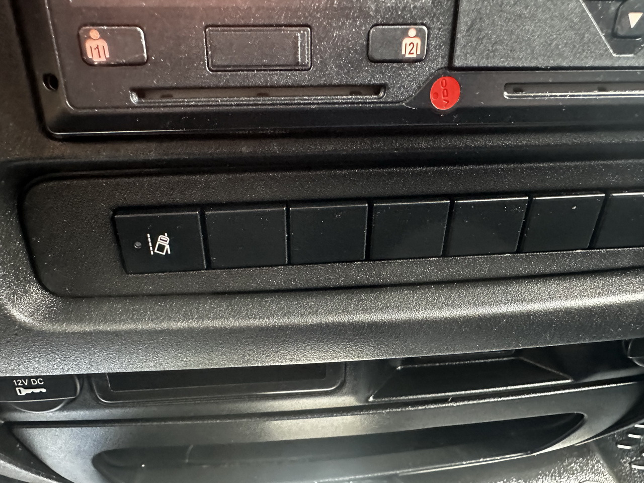 Refrigerator truck IVECO DAILY 70C17 REFRIGERATOR 1*C LIFT 10 PALLETS POWER SUPPLY 230V CRUISE CONTROL AIR CONDITIONING PNEUMATICS AUTOMATIC TRANSMISSION HI-MATIC TWIN WHEELS 170HP: picture 49 Refrigerator truck IVECO DAILY 70C17 REFRIGERATOR 1*C LIFT 10 PALLETS POWER SUPPLY 230V CRUISE CONTROL AIR CONDITIONING PNEUMATICS AUTOMATIC TRANSMISSION HI-MATIC TWIN WHEELS 170HP: picture 49