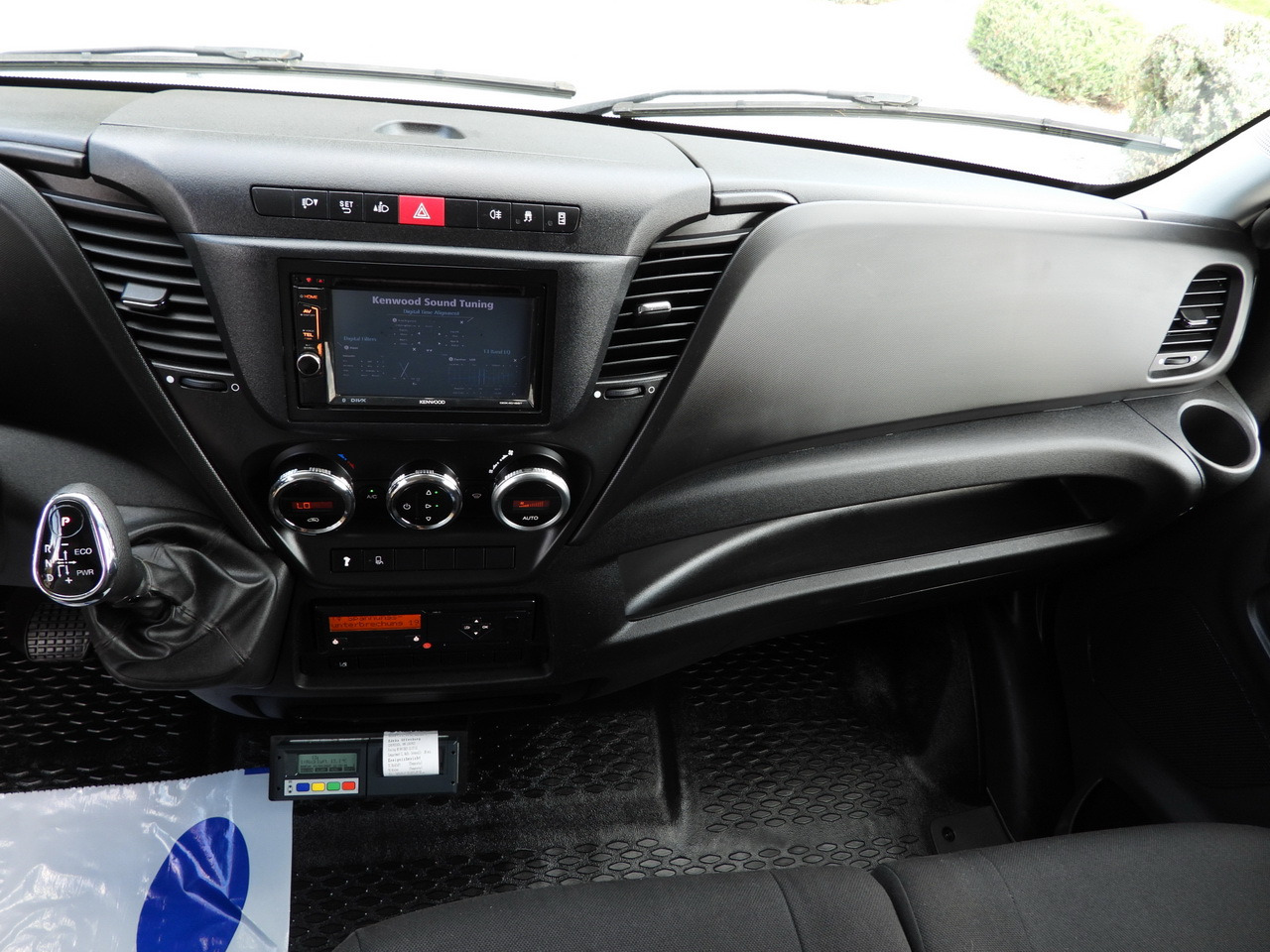 Refrigerator truck IVECO DAILY 70C17 REFRIGERATOR 1*C LIFT 10 PALLETS POWER SUPPLY 230V CRUISE CONTROL AIR CONDITIONING PNEUMATICS AUTOMATIC TRANSMISSION HI-MATIC TWIN WHEELS 170HP: picture 37 Refrigerator truck IVECO DAILY 70C17 REFRIGERATOR 1*C LIFT 10 PALLETS POWER SUPPLY 230V CRUISE CONTROL AIR CONDITIONING PNEUMATICS AUTOMATIC TRANSMISSION HI-MATIC TWIN WHEELS 170HP: picture 37