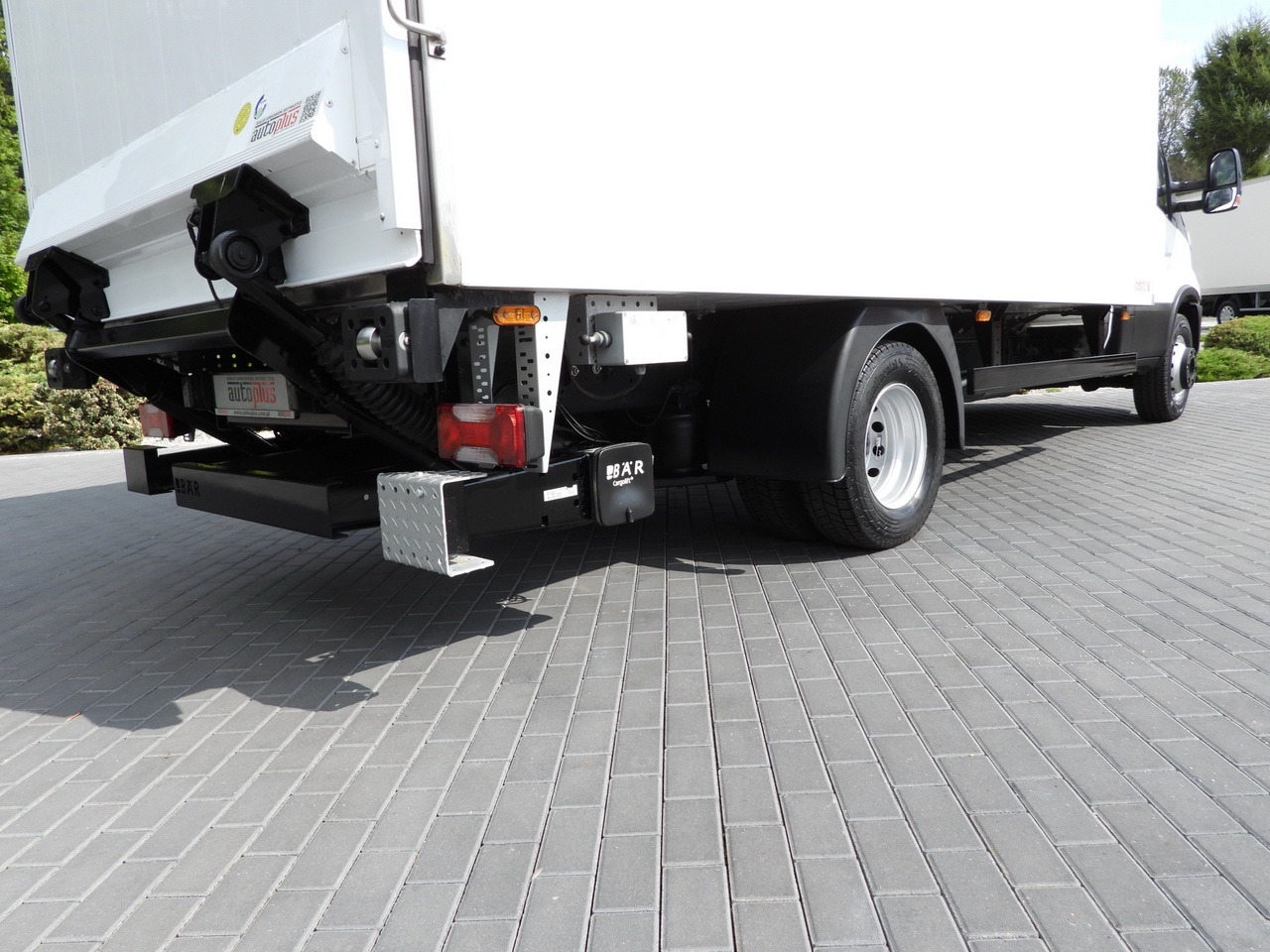 Refrigerator truck IVECO DAILY 70C17 REFRIGERATOR 1*C LIFT 10 PALLETS POWER SUPPLY 230V CRUISE CONTROL AIR CONDITIONING PNEUMATICS AUTOMATIC TRANSMISSION HI-MATIC TWIN WHEELS 170HP: picture 31 Refrigerator truck IVECO DAILY 70C17 REFRIGERATOR 1*C LIFT 10 PALLETS POWER SUPPLY 230V CRUISE CONTROL AIR CONDITIONING PNEUMATICS AUTOMATIC TRANSMISSION HI-MATIC TWIN WHEELS 170HP: picture 31