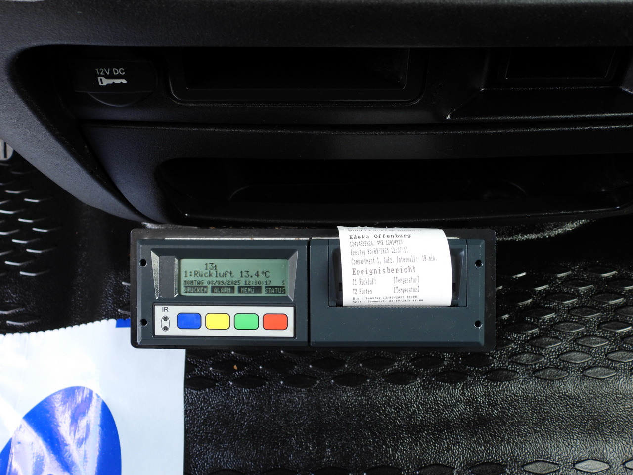 Refrigerator truck IVECO DAILY 70C17 REFRIGERATOR 1*C LIFT 10 PALLETS POWER SUPPLY 230V CRUISE CONTROL AIR CONDITIONING PNEUMATICS AUTOMATIC TRANSMISSION HI-MATIC TWIN WHEELS 170HP: picture 47 Refrigerator truck IVECO DAILY 70C17 REFRIGERATOR 1*C LIFT 10 PALLETS POWER SUPPLY 230V CRUISE CONTROL AIR CONDITIONING PNEUMATICS AUTOMATIC TRANSMISSION HI-MATIC TWIN WHEELS 170HP: picture 47