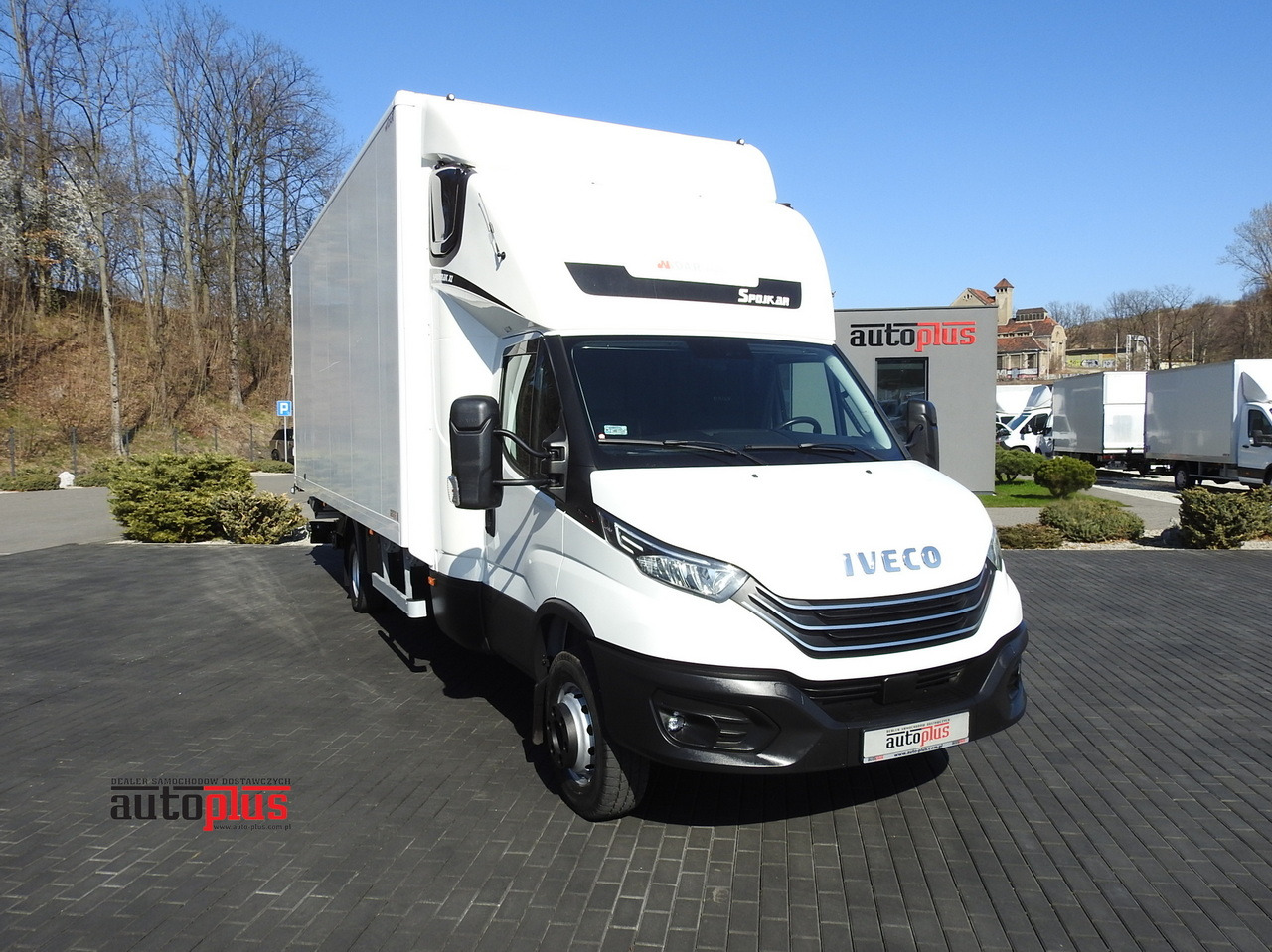 IVECO DAILY 70C18 BOX LIFT 14 PALLETS WEBASTO CRUISE CONTROL NAVIGATION LED LIGHTS TWIN WHEELS AIR CONDITIONING 180HP - Box van: picture 1 IVECO DAILY 70C18 BOX LIFT 14 PALLETS WEBASTO CRUISE CONTROL NAVIGATION LED LIGHTS TWIN WHEELS AIR CONDITIONING 180HP - Box van: picture 1