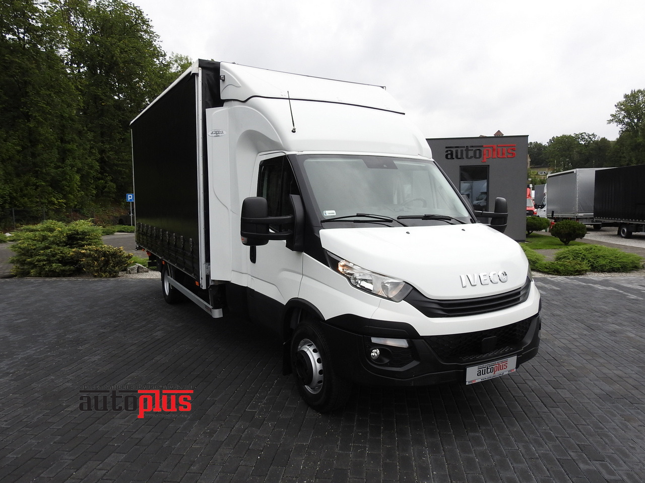 IVECO DAILY 70C18 TARPAULIN LIFT 12 PALLETS WEBASTO CRUISE CONTROL TWIN WHEELS AIR CONDITIONING 180HP - Curtain side van: picture 1 IVECO DAILY 70C18 TARPAULIN LIFT 12 PALLETS WEBASTO CRUISE CONTROL TWIN WHEELS AIR CONDITIONING 180HP - Curtain side van: picture 1