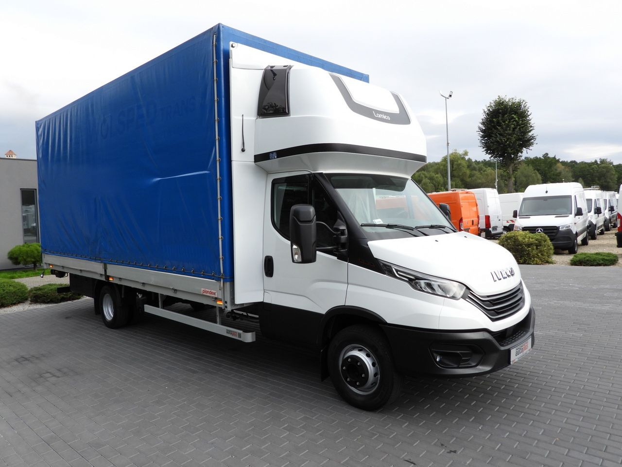 IVECO DAILY 72C18 TARPAULIN LIFT 14 PALLETS WEBASTO CRUISE CONTROL LED LIGHTS TWIN WHEELS AIR CONDITIONING 180HP - Curtain side van: picture 4 IVECO DAILY 72C18 TARPAULIN LIFT 14 PALLETS WEBASTO CRUISE CONTROL LED LIGHTS TWIN WHEELS AIR CONDITIONING 180HP - Curtain side van: picture 4