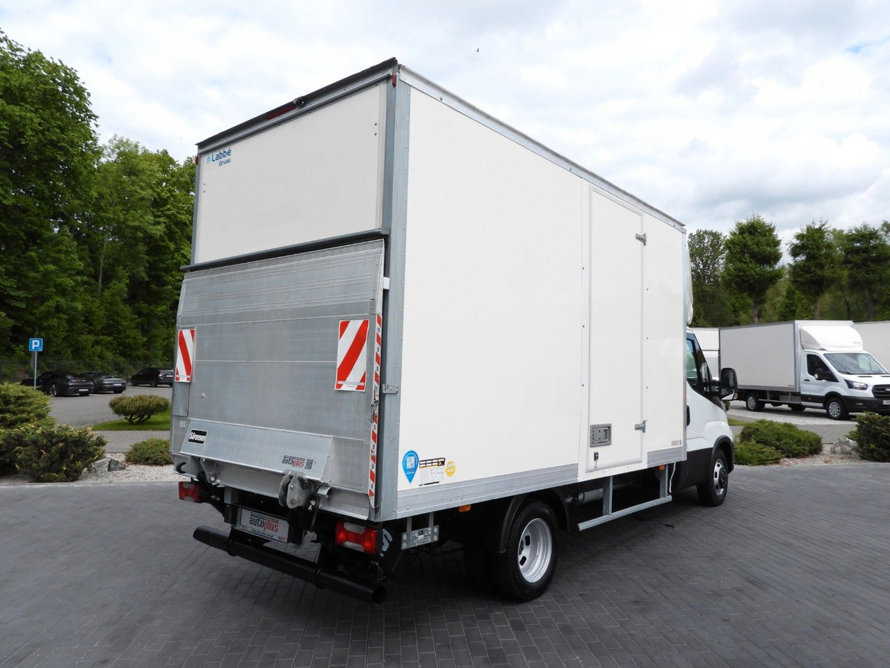 Iveco DAILY 35C16 KOFFER AUFZUG 8 PALETTEN TEMPOMAT Iveco DAILY 35C16 KOFFER AUFZUG 8 PALETTEN TEMPOMAT - Box van: picture 3 Iveco DAILY 35C16 KOFFER AUFZUG 8 PALETTEN TEMPOMAT Iveco DAILY 35C16 KOFFER AUFZUG 8 PALETTEN TEMPOMAT - Box van: picture 3