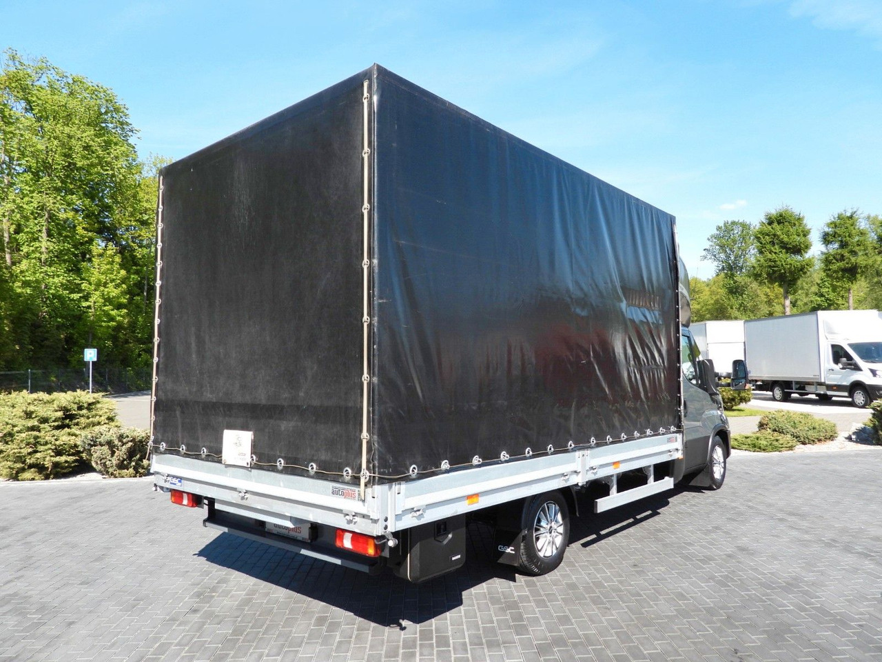 Iveco DAILY 35S18 PRITSCHE PLANE 10 PALETTEN WEBASTO - Curtain side van, Combi van: picture 3 Iveco DAILY 35S18 PRITSCHE PLANE 10 PALETTEN WEBASTO - Curtain side van, Combi van: picture 3