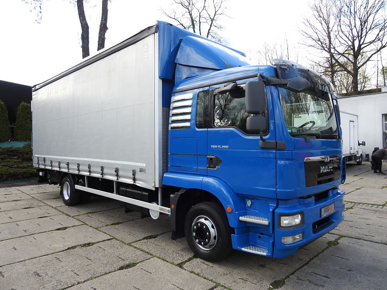 MAN TGM 15.290 TARPAULIN LIFT 18 PALLETS CRUISE CONTROL TWIN WHEELS AIR CONDITIONING 290HP - Curtain side van: picture 4 MAN TGM 15.290 TARPAULIN LIFT 18 PALLETS CRUISE CONTROL TWIN WHEELS AIR CONDITIONING 290HP - Curtain side van: picture 4