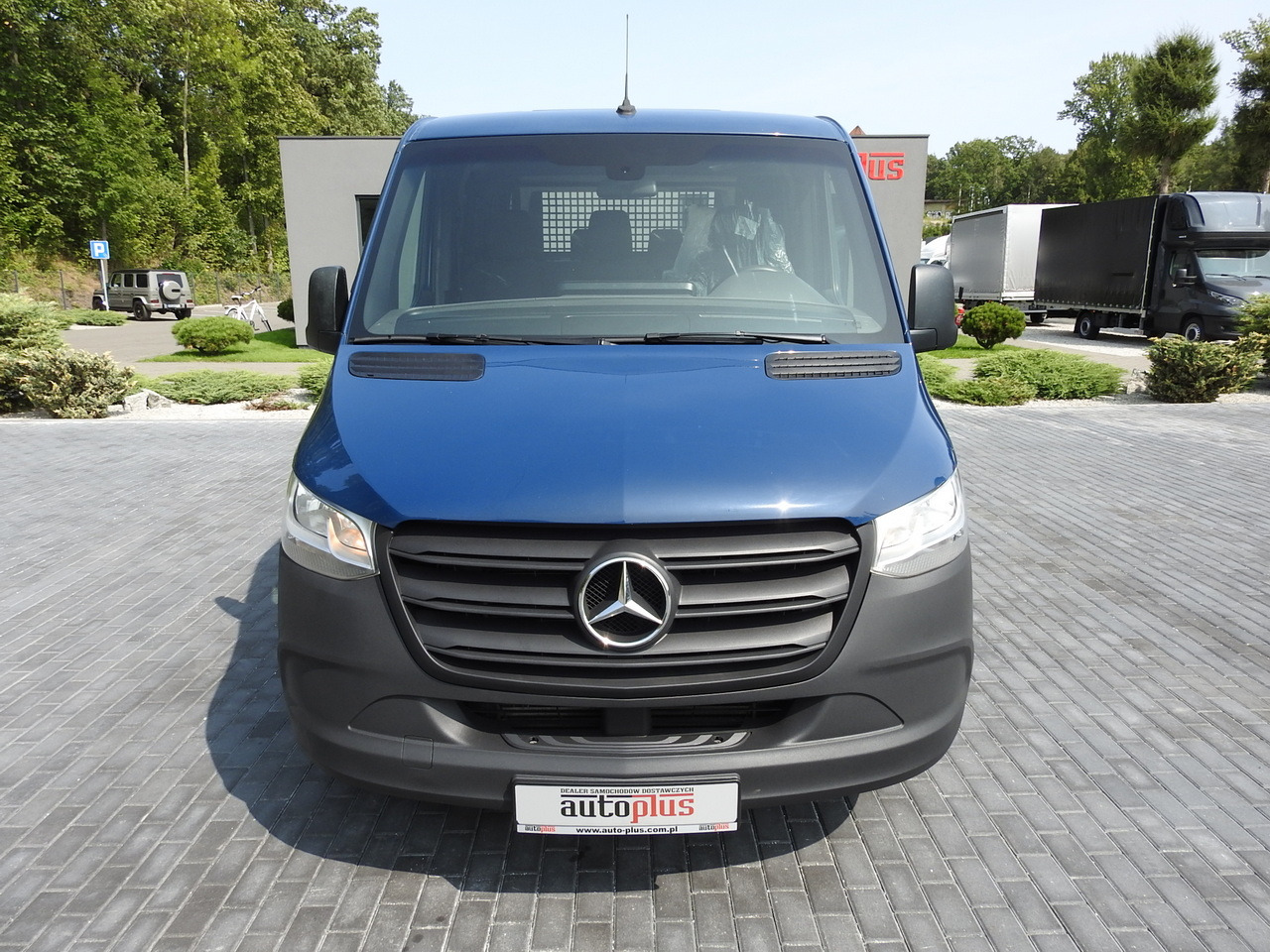 MERCEDES SPRINTER 316 STAKE BODY DOUBLE CABIN DOKA 7 SEATS AIR CONDITIONING 160HP - Flatbed van: picture 5 MERCEDES SPRINTER 316 STAKE BODY DOUBLE CABIN DOKA 7 SEATS AIR CONDITIONING 160HP - Flatbed van: picture 5