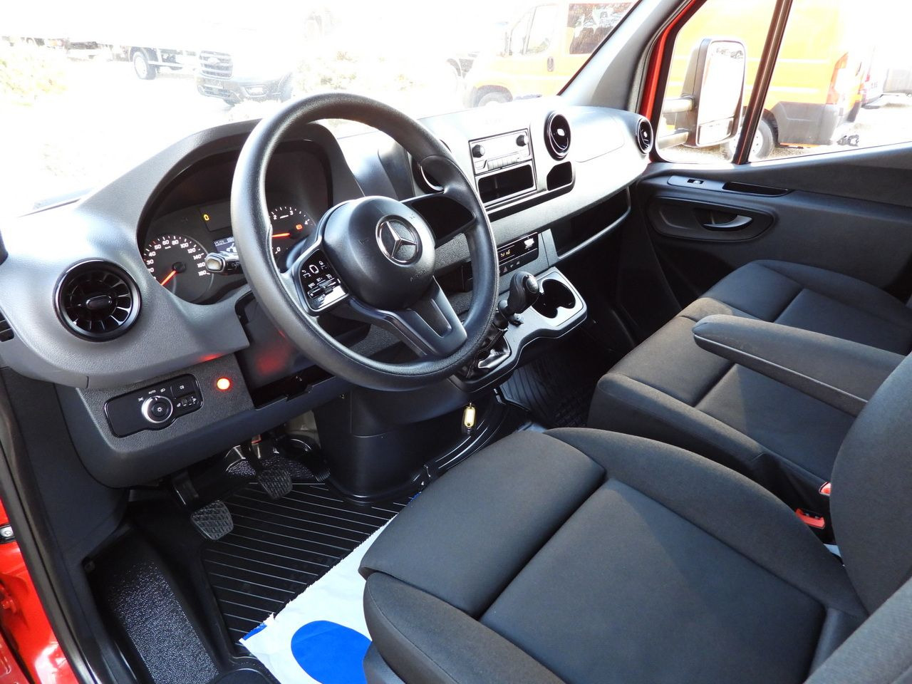 MERCEDES SPRINTER 316 TARPAULIN LIFT 8 PALLETS WEBASTO CRUISE CONTROL AIR CONDITIONING  160HP - Curtain side van: picture 2 MERCEDES SPRINTER 316 TARPAULIN LIFT 8 PALLETS WEBASTO CRUISE CONTROL AIR CONDITIONING  160HP - Curtain side van: picture 2