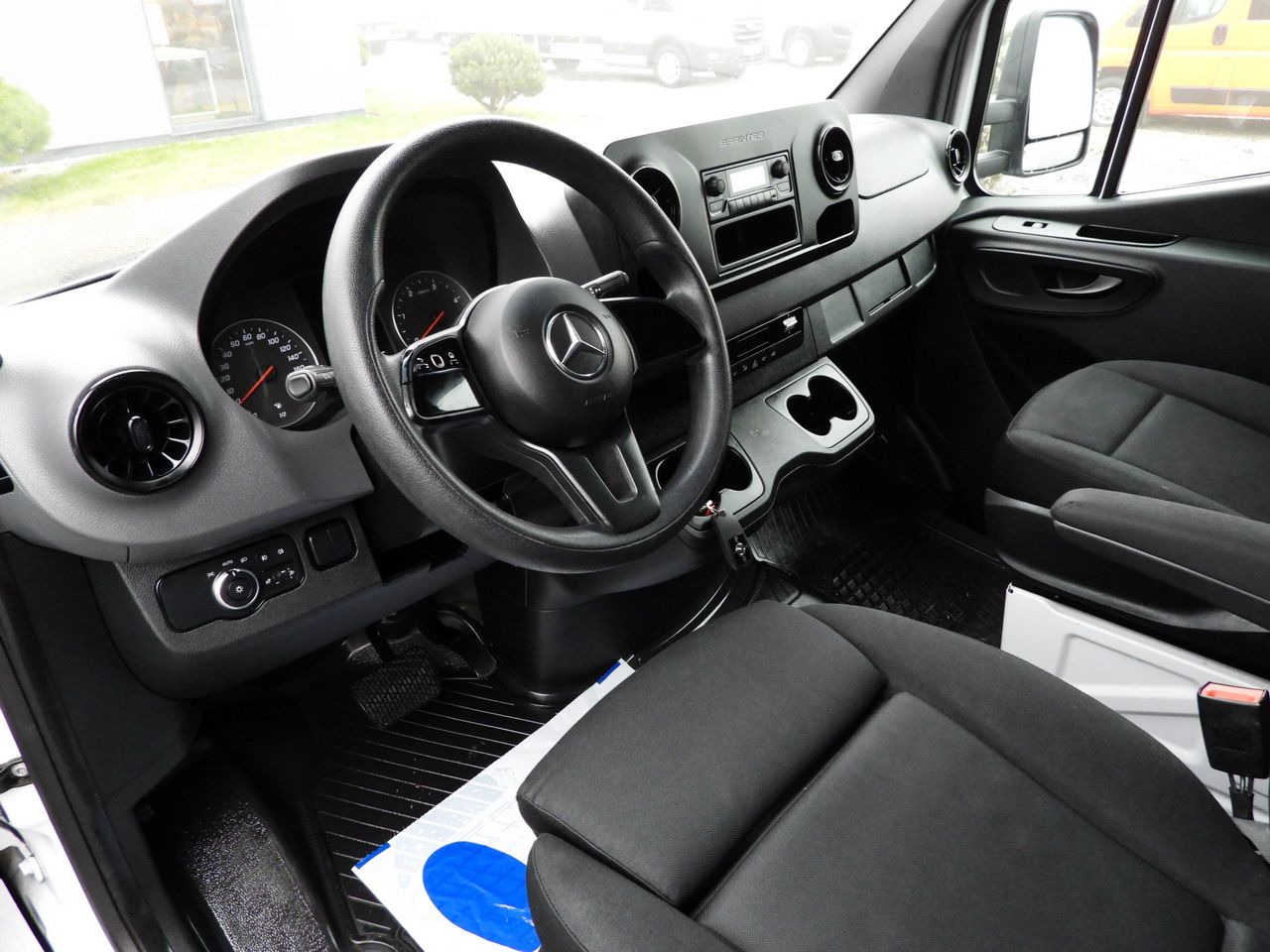 MERCEDES SPRINTER 319 TARPAULIN LIFT 8 PALLETS WEBASTO CRUISE CONTROL AUTOMATIC TRANSMISSION AIR CONDITIONING 190HP - Curtain side van: picture 2 MERCEDES SPRINTER 319 TARPAULIN LIFT 8 PALLETS WEBASTO CRUISE CONTROL AUTOMATIC TRANSMISSION AIR CONDITIONING 190HP - Curtain side van: picture 2