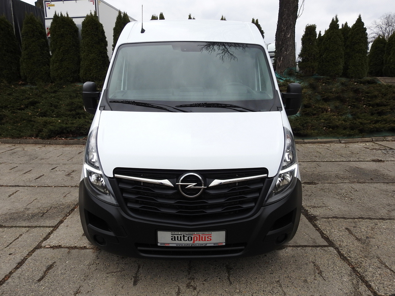 OPEL MOVANO REFRIGERATOR VAN 0*C CRUISE CONTROL NAVIGATION AIR CONDITIONING LED LIGHTS 136HP - Refrigerated van: picture 5 OPEL MOVANO REFRIGERATOR VAN 0*C CRUISE CONTROL NAVIGATION AIR CONDITIONING LED LIGHTS 136HP - Refrigerated van: picture 5