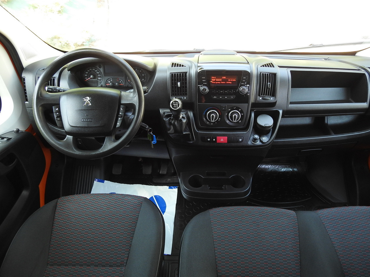 PEUGEOT BOXER BOX DELIVERY VAN 7 SEATS AIR CONDITIONING 120HP - Panel van: picture 2 PEUGEOT BOXER BOX DELIVERY VAN 7 SEATS AIR CONDITIONING 120HP - Panel van: picture 2