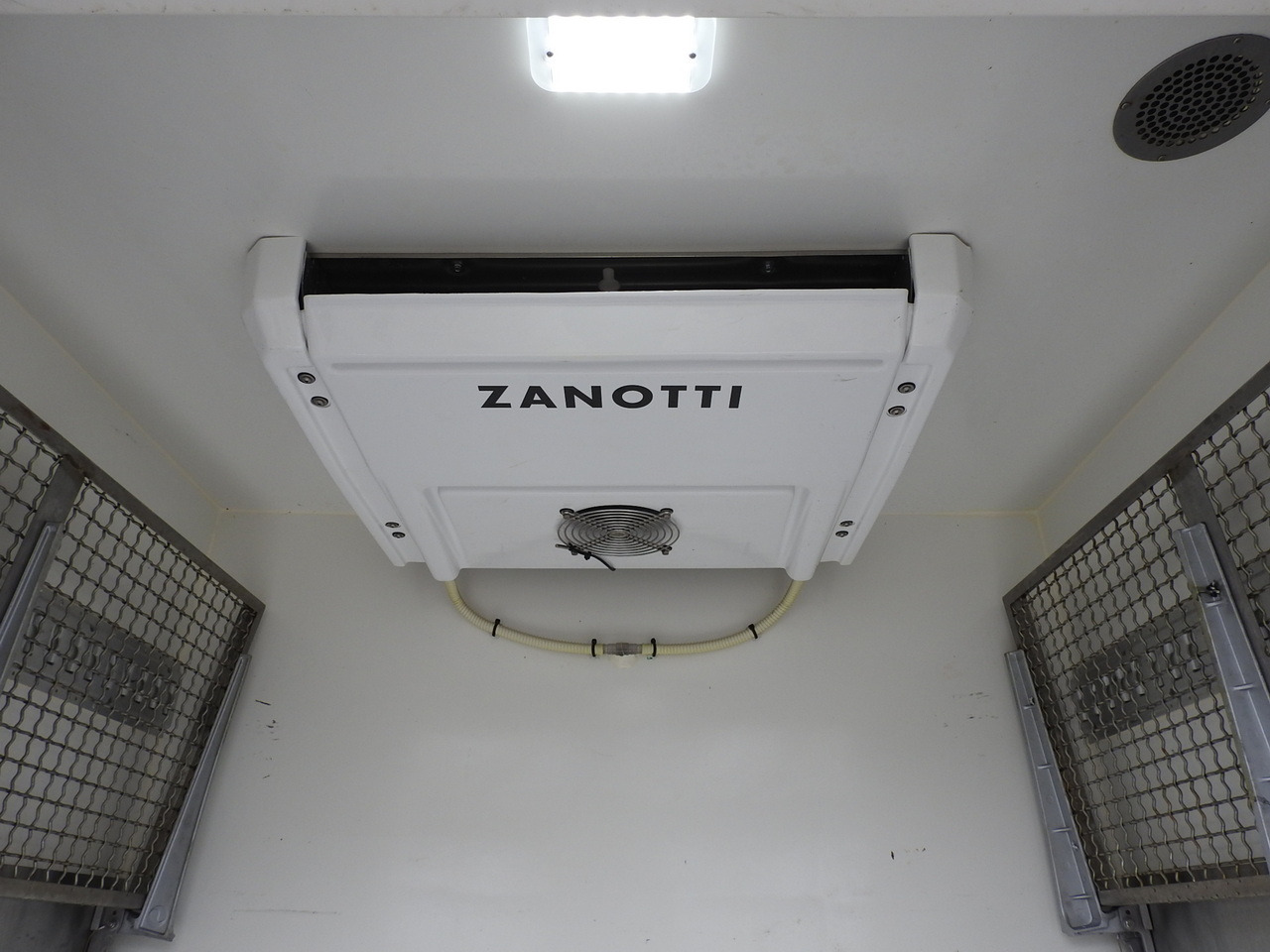 Refrigerated van PEUGEOT BOXER REFRIGERATOR VAN -5*C TWO COMPARTMENTS CRUISE CONTROL AIR CONDITIONING  120HP: picture 28