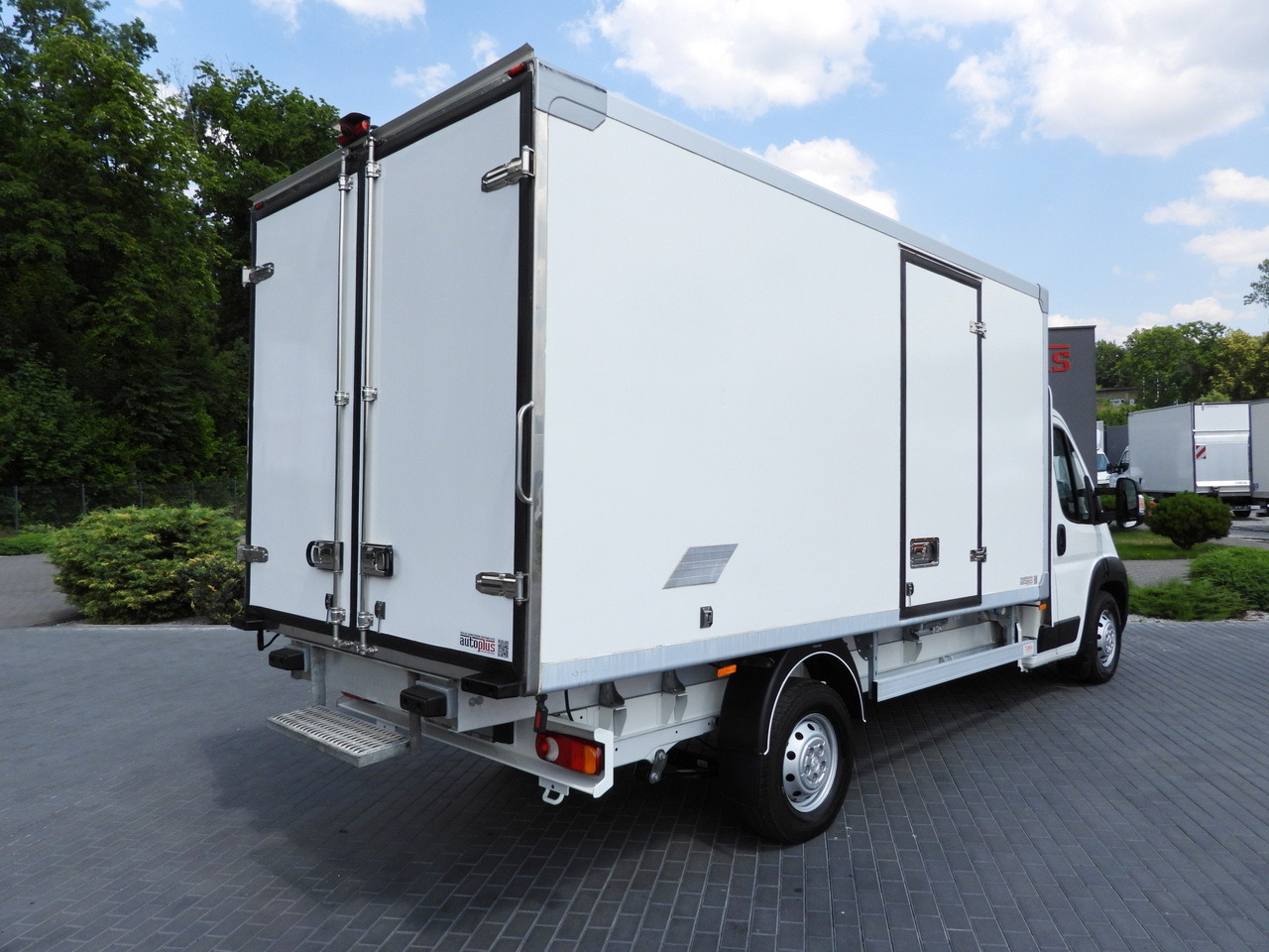 PEUGEOT BOXER REGRIGERATOR BOX 0*C 8 PALLETS CRUISE CONTROL LED LIGHTS AIR CONDITIONING 165HP - Refrigerated van: picture 3 PEUGEOT BOXER REGRIGERATOR BOX 0*C 8 PALLETS CRUISE CONTROL LED LIGHTS AIR CONDITIONING 165HP - Refrigerated van: picture 3