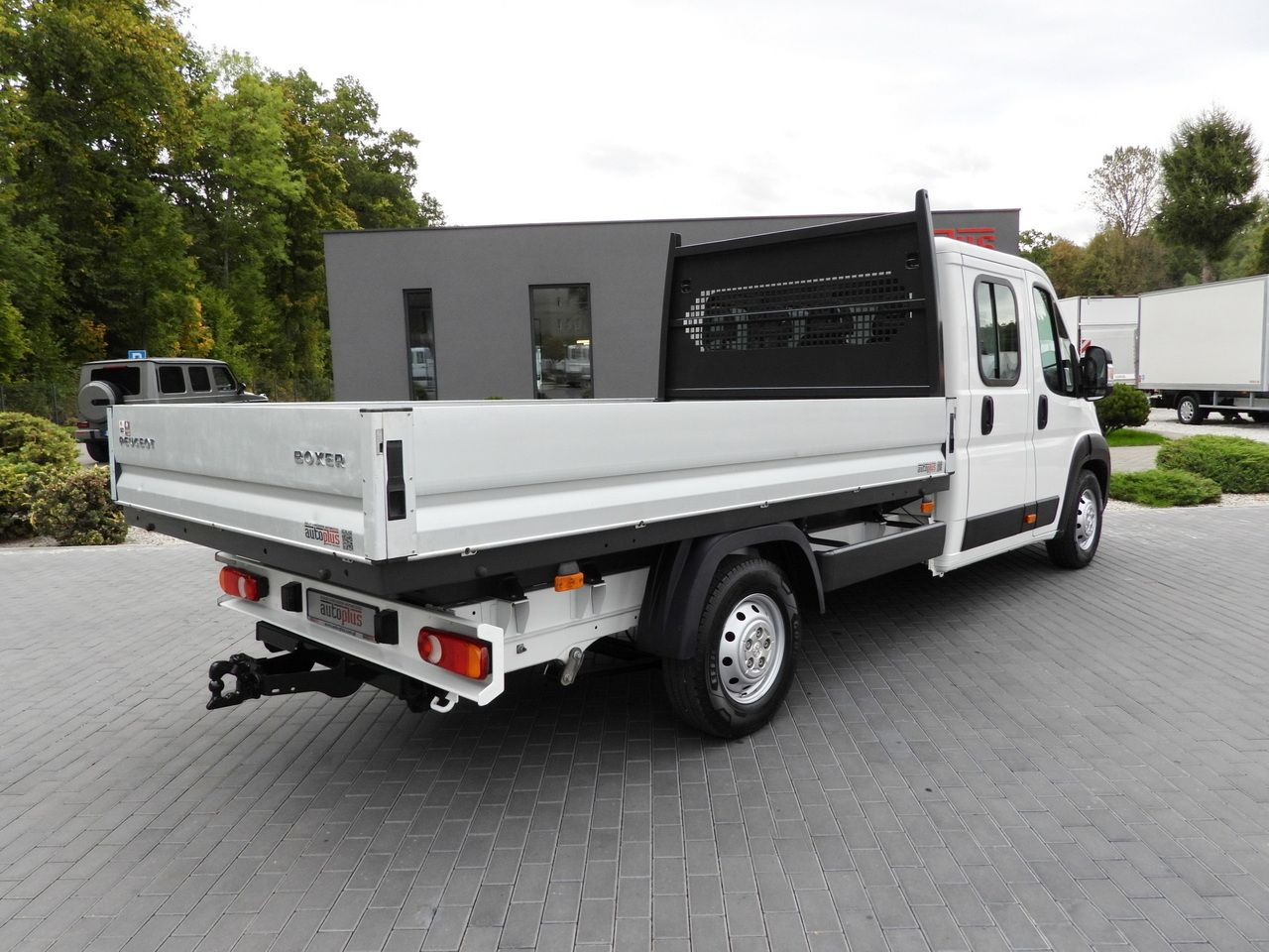 PEUGEOT BOXER STAKE BODY DOUBLE CABIN DOKA 7 SEATS CRUISE CONTROL AIR CONDITIONING 140HP - Flatbed van: picture 4 PEUGEOT BOXER STAKE BODY DOUBLE CABIN DOKA 7 SEATS CRUISE CONTROL AIR CONDITIONING 140HP - Flatbed van: picture 4