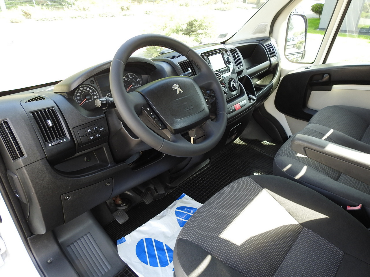 PEUGEOT BOXER THREE-WAY TIPPER AIR CONDITIONING 130HP - Tipper van: picture 2 PEUGEOT BOXER THREE-WAY TIPPER AIR CONDITIONING 130HP - Tipper van: picture 2