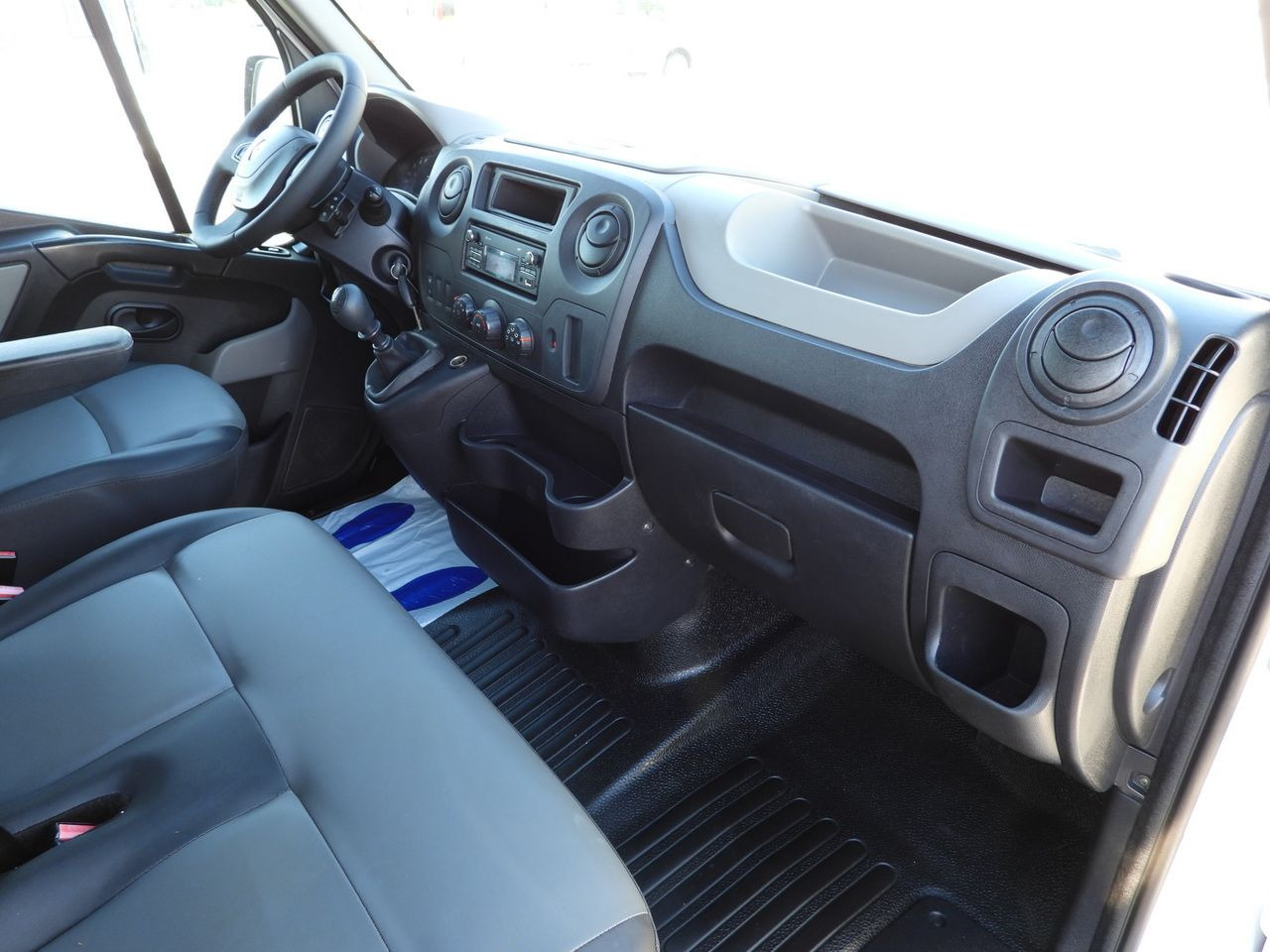 Small van RENAULT MASTER BOX DELIVERY VAN 7 SEATS CRUISE CONTROL AIR CONDITIONING 110HP: picture 30 Small van RENAULT MASTER BOX DELIVERY VAN 7 SEATS CRUISE CONTROL AIR CONDITIONING 110HP: picture 30