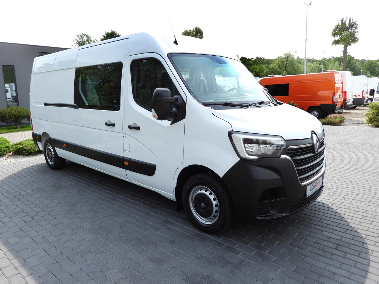 RENAULT MASTER BOX DELIVERY VAN 7 SEATS CRUISE CONTROL NAVIGATION LED LIGHTS AIR CONDITIONING 140HP - Panel van: picture 4 RENAULT MASTER BOX DELIVERY VAN 7 SEATS CRUISE CONTROL NAVIGATION LED LIGHTS AIR CONDITIONING 140HP - Panel van: picture 4