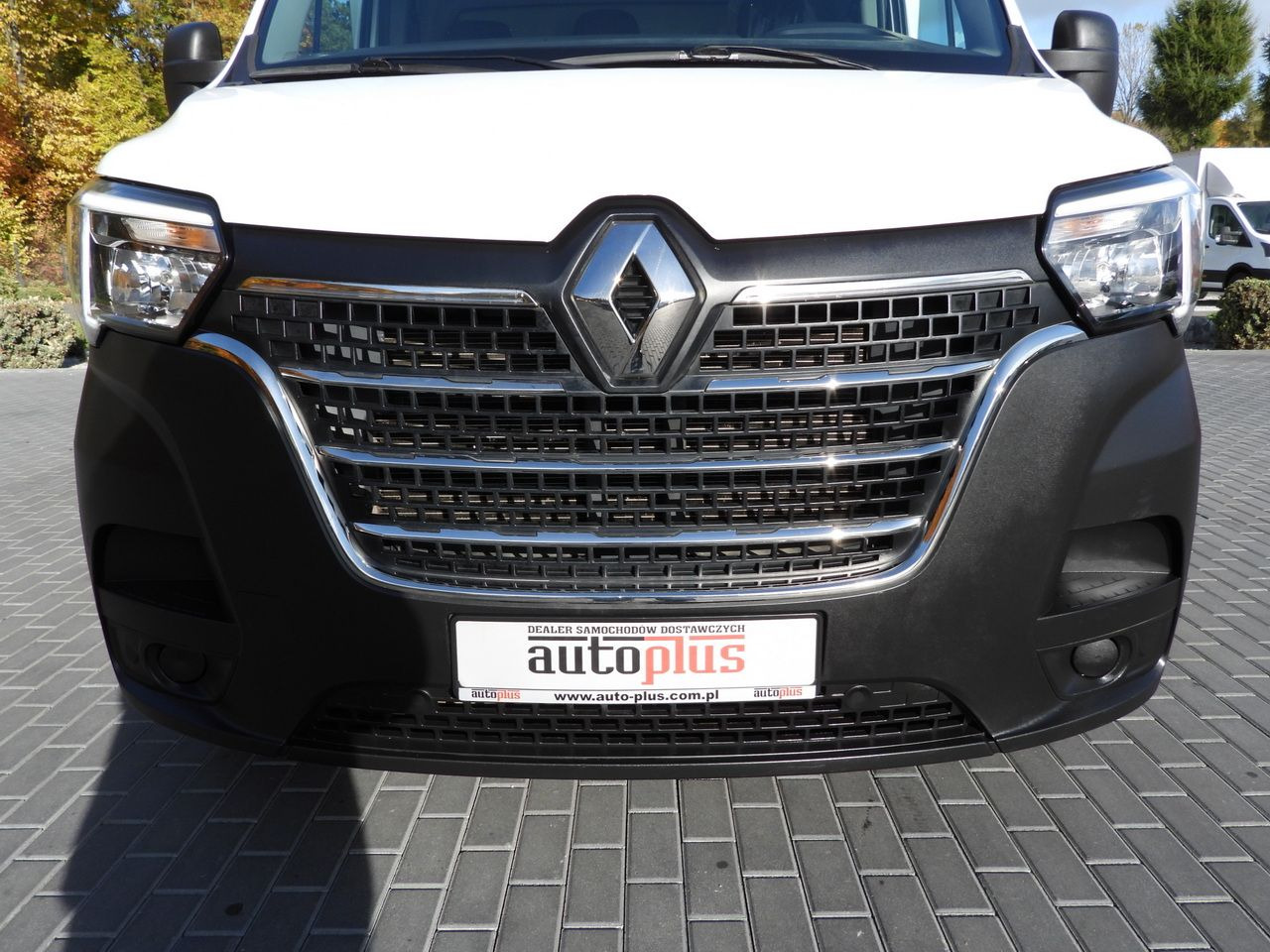 Leasing of RENAULT MASTER BOX LIFT 8 PALLETS CRUISE CONTROL LED LIGHTS TWIN WHEELS AIR CONDITIONING 145HP RENAULT MASTER BOX LIFT 8 PALLETS CRUISE CONTROL LED LIGHTS TWIN WHEELS AIR CONDITIONING 145HP: picture 15 Leasing of RENAULT MASTER BOX LIFT 8 PALLETS CRUISE CONTROL LED LIGHTS TWIN WHEELS AIR CONDITIONING 145HP RENAULT MASTER BOX LIFT 8 PALLETS CRUISE CONTROL LED LIGHTS TWIN WHEELS AIR CONDITIONING 145HP: picture 15