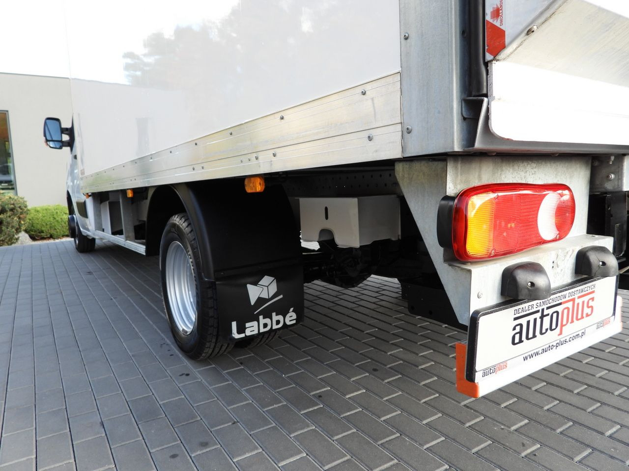 Leasing of RENAULT MASTER BOX LIFT 8 PALLETS CRUISE CONTROL LED LIGHTS TWIN WHEELS AIR CONDITIONING 145HP RENAULT MASTER BOX LIFT 8 PALLETS CRUISE CONTROL LED LIGHTS TWIN WHEELS AIR CONDITIONING 145HP: picture 16 Leasing of RENAULT MASTER BOX LIFT 8 PALLETS CRUISE CONTROL LED LIGHTS TWIN WHEELS AIR CONDITIONING 145HP RENAULT MASTER BOX LIFT 8 PALLETS CRUISE CONTROL LED LIGHTS TWIN WHEELS AIR CONDITIONING 145HP: picture 16