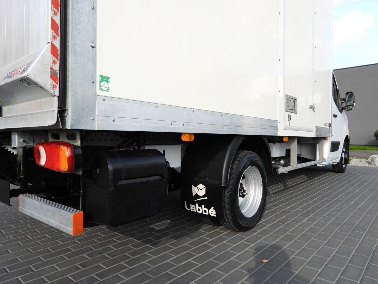 Leasing of RENAULT MASTER BOX LIFT 8 PALLETS CRUISE CONTROL LED LIGHTS TWIN WHEELS AIR CONDITIONING 145HP RENAULT MASTER BOX LIFT 8 PALLETS CRUISE CONTROL LED LIGHTS TWIN WHEELS AIR CONDITIONING 145HP: picture 17 Leasing of RENAULT MASTER BOX LIFT 8 PALLETS CRUISE CONTROL LED LIGHTS TWIN WHEELS AIR CONDITIONING 145HP RENAULT MASTER BOX LIFT 8 PALLETS CRUISE CONTROL LED LIGHTS TWIN WHEELS AIR CONDITIONING 145HP: picture 17