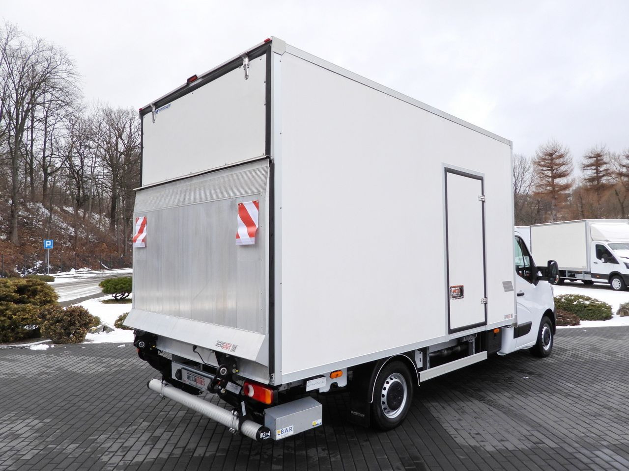 RENAULT MASTER BOX LIFT 8 PALLETS CRUISE CONTROL NAVIGATION LED LIGHTS AIR CONDITIONING 165HP - Box van: picture 3 RENAULT MASTER BOX LIFT 8 PALLETS CRUISE CONTROL NAVIGATION LED LIGHTS AIR CONDITIONING 165HP - Box van: picture 3