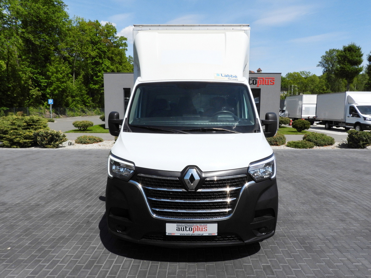 RENAULT MASTER BOX LIFT 8 PALLETS CRUISE CONTROL NAVIGATION LED LIGHTS TWIN WHEELS AIR CONDITIONING 145HP - Box van: picture 5 RENAULT MASTER BOX LIFT 8 PALLETS CRUISE CONTROL NAVIGATION LED LIGHTS TWIN WHEELS AIR CONDITIONING 145HP - Box van: picture 5