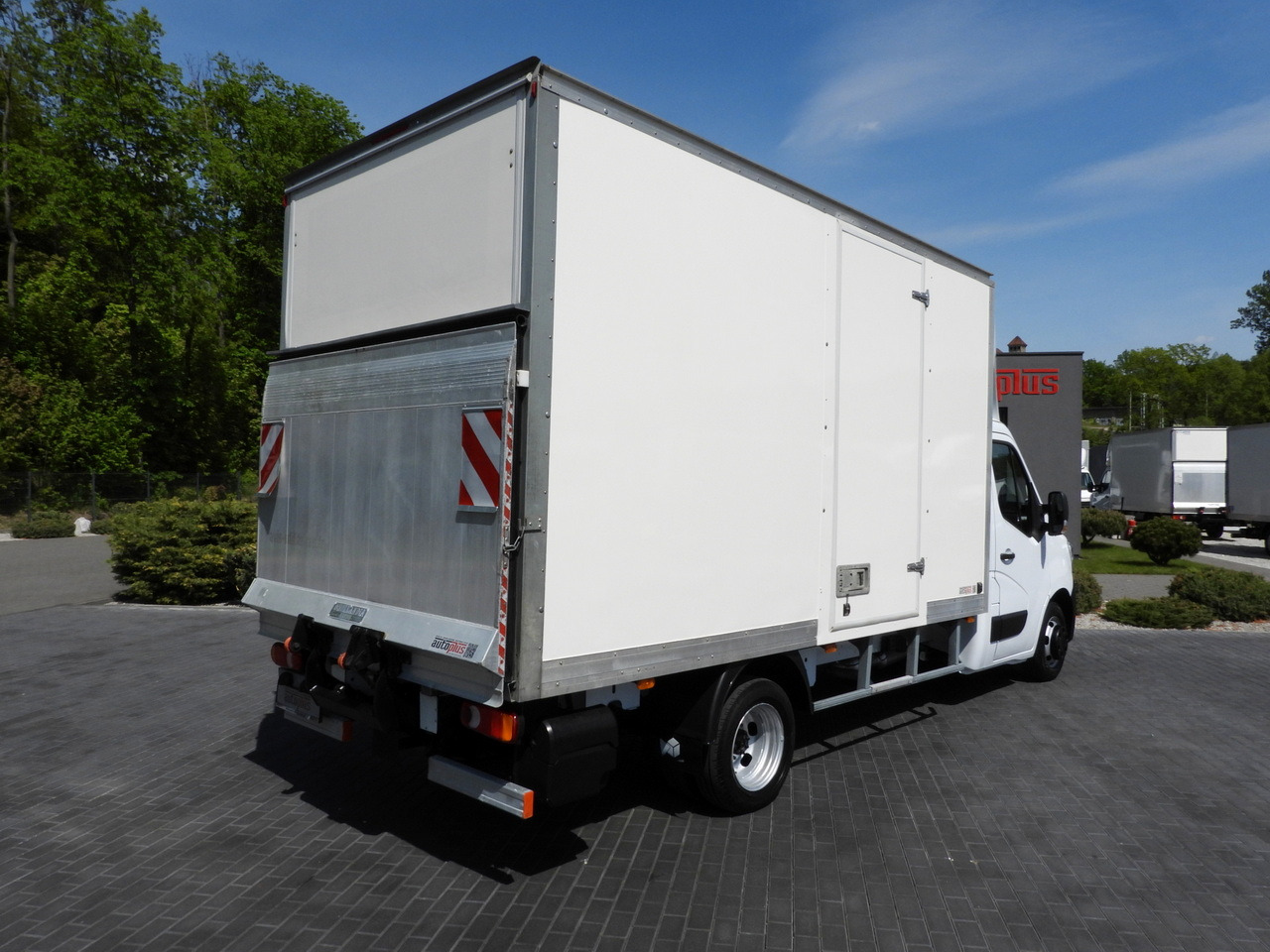 RENAULT MASTER  BOX LIFT 8 PALLETS CRUISE CONTROL NAVIGATION LED LIGHTS TWIN WHEELS AIR CONDITIONING  145HP - Refrigerated van: picture 3 RENAULT MASTER  BOX LIFT 8 PALLETS CRUISE CONTROL NAVIGATION LED LIGHTS TWIN WHEELS AIR CONDITIONING  145HP - Refrigerated van: picture 3