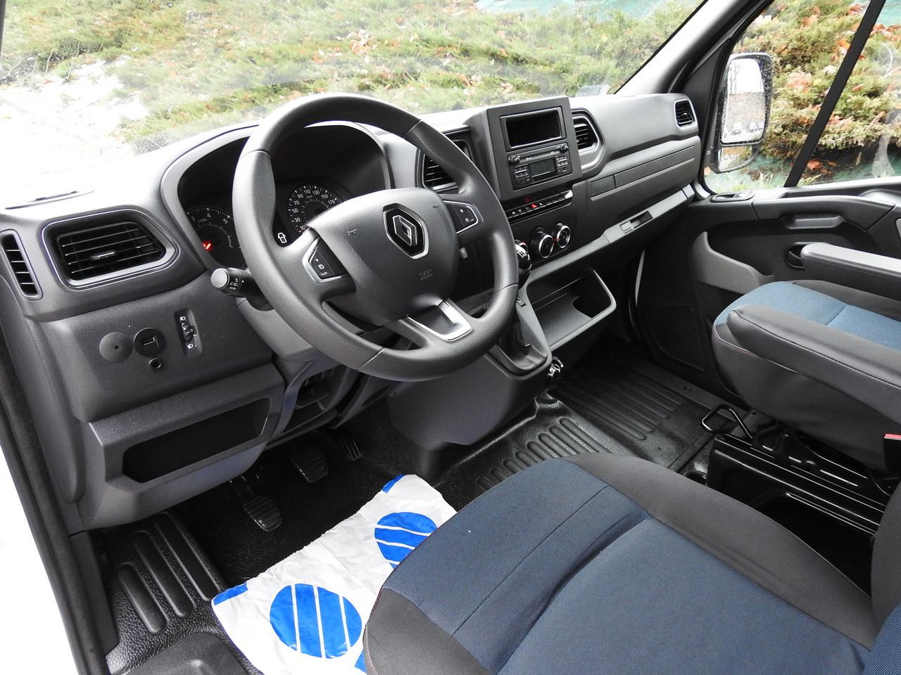 RENAULT MASTER - Curtain side van: picture 2 RENAULT MASTER - Curtain side van: picture 2