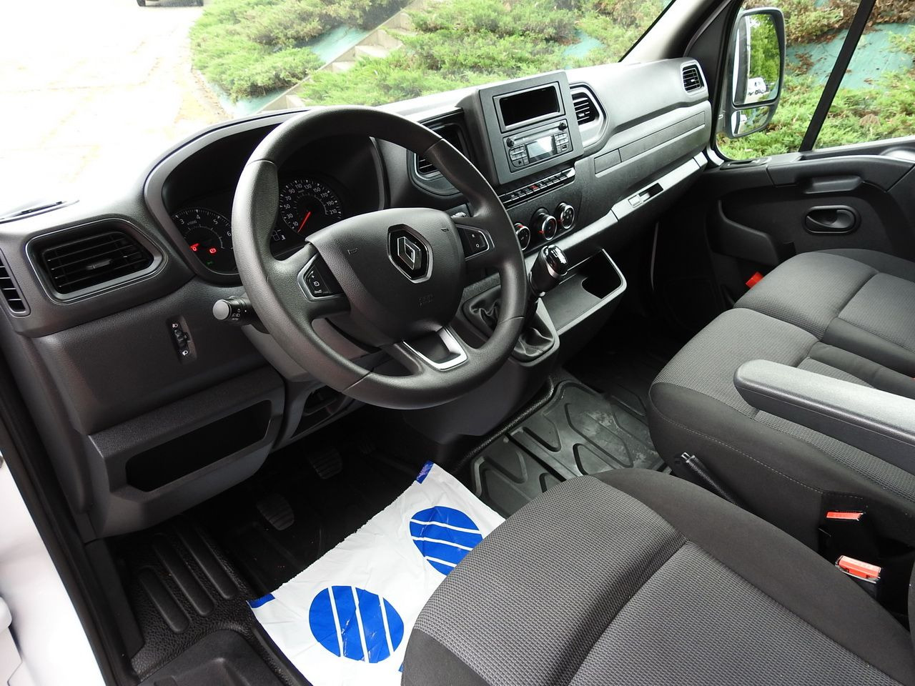 RENAULT MASTER - Curtain side van: picture 2 RENAULT MASTER - Curtain side van: picture 2