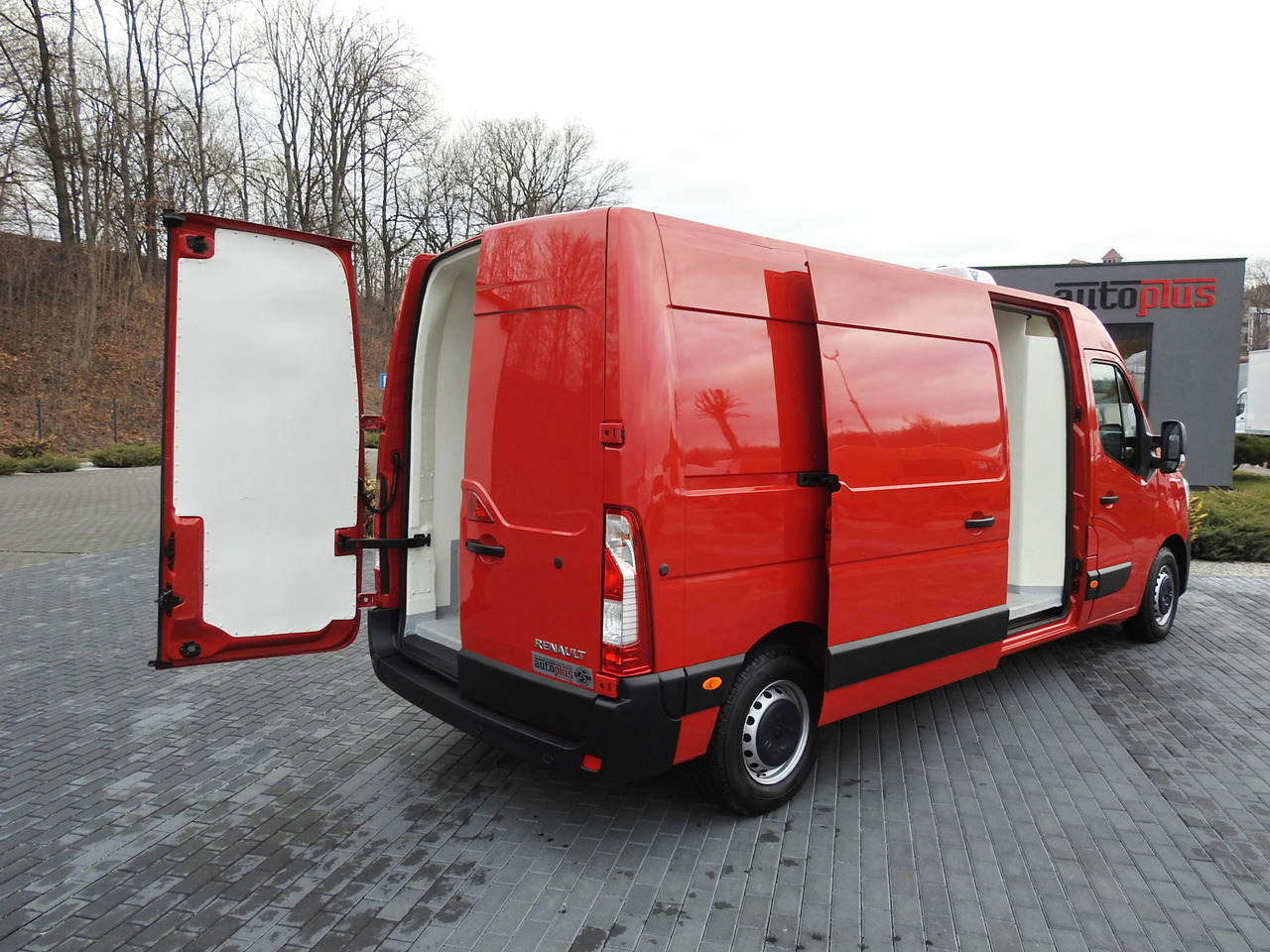 RENAULT MASTER REFRIGERATOR VAN 1*C CRUISE CONTROL AIR CONDITIONING LED LIGHTS 135HP - Refrigerated van: picture 3 RENAULT MASTER REFRIGERATOR VAN 1*C CRUISE CONTROL AIR CONDITIONING LED LIGHTS 135HP - Refrigerated van: picture 3