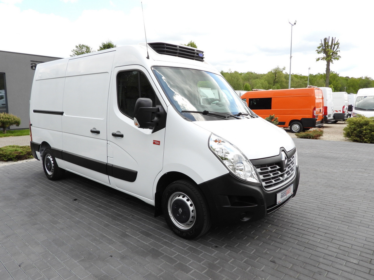 RENAULT MASTER REFRIGERATOR VAN -20*C POWER SUPPLY 230V CRUISE CONTROL AIR CONDITIONING 145HP - Refrigerated van: picture 4 RENAULT MASTER REFRIGERATOR VAN -20*C POWER SUPPLY 230V CRUISE CONTROL AIR CONDITIONING 145HP - Refrigerated van: picture 4