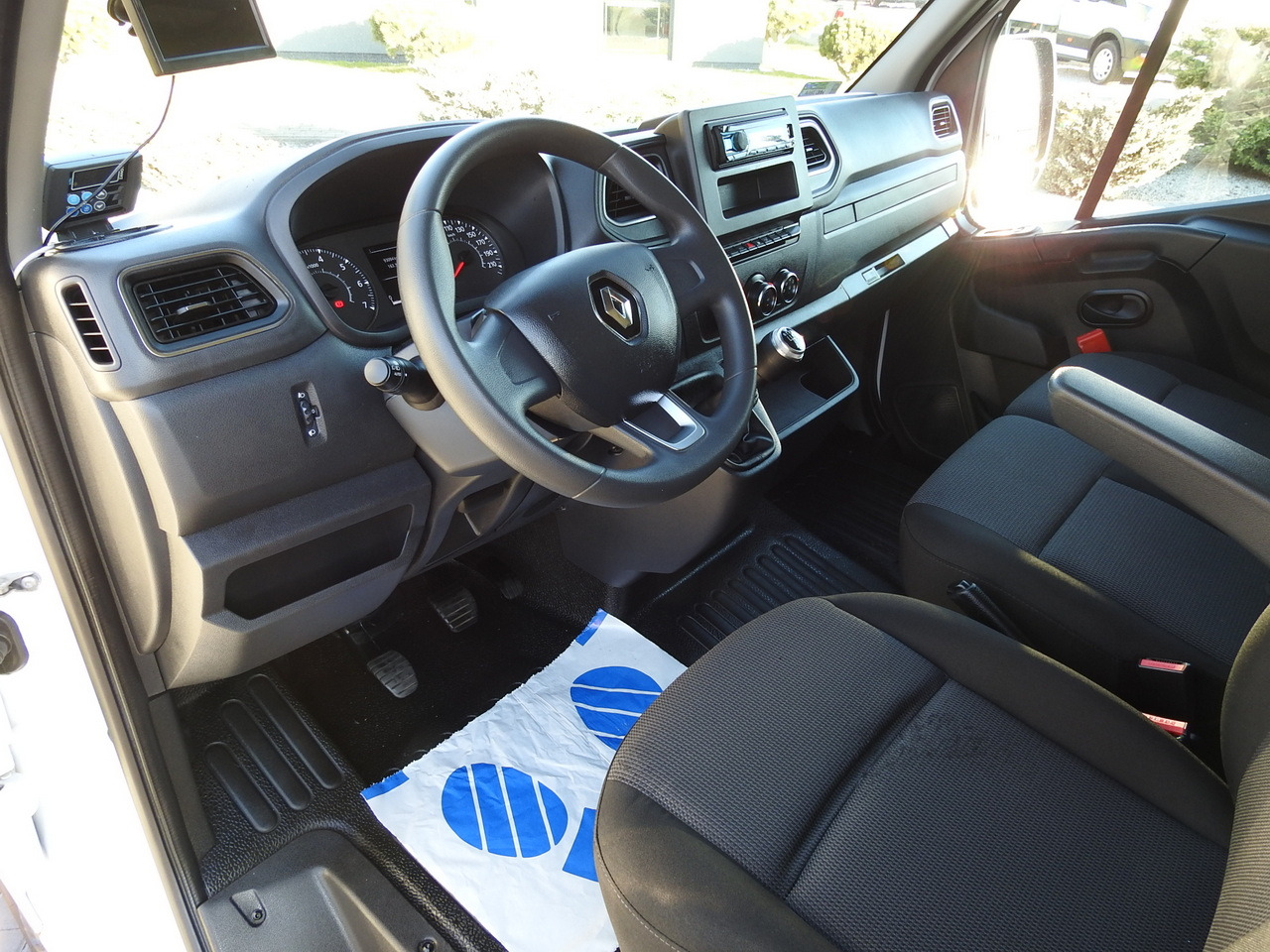 RENAULT MASTER REFRIGERATOR VAN -5*C HEATING FUNCTION POWER SUPPLY 230V AIR CONDITIONING LED LIGHTS 135HP - Refrigerated van: picture 2 RENAULT MASTER REFRIGERATOR VAN -5*C HEATING FUNCTION POWER SUPPLY 230V AIR CONDITIONING LED LIGHTS 135HP - Refrigerated van: picture 2