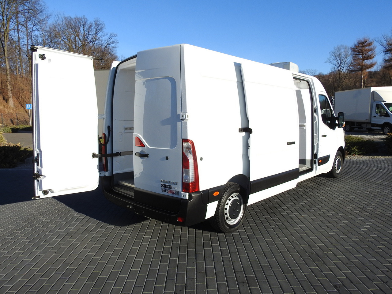 RENAULT MASTER REFRIGERATOR VAN -5*C HEATING FUNCTION POWER SUPPLY 230V AIR CONDITIONING LED LIGHTS 135HP - Refrigerated van: picture 3 RENAULT MASTER REFRIGERATOR VAN -5*C HEATING FUNCTION POWER SUPPLY 230V AIR CONDITIONING LED LIGHTS 135HP - Refrigerated van: picture 3