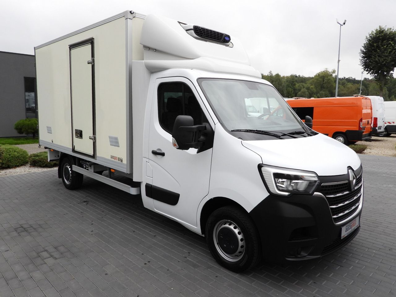 RENAULT MASTER REGRIGERATOR BOX 0*C LED LIGHTS AIR CONDITIONING 165HP - Refrigerated van: picture 4 RENAULT MASTER REGRIGERATOR BOX 0*C LED LIGHTS AIR CONDITIONING 165HP - Refrigerated van: picture 4