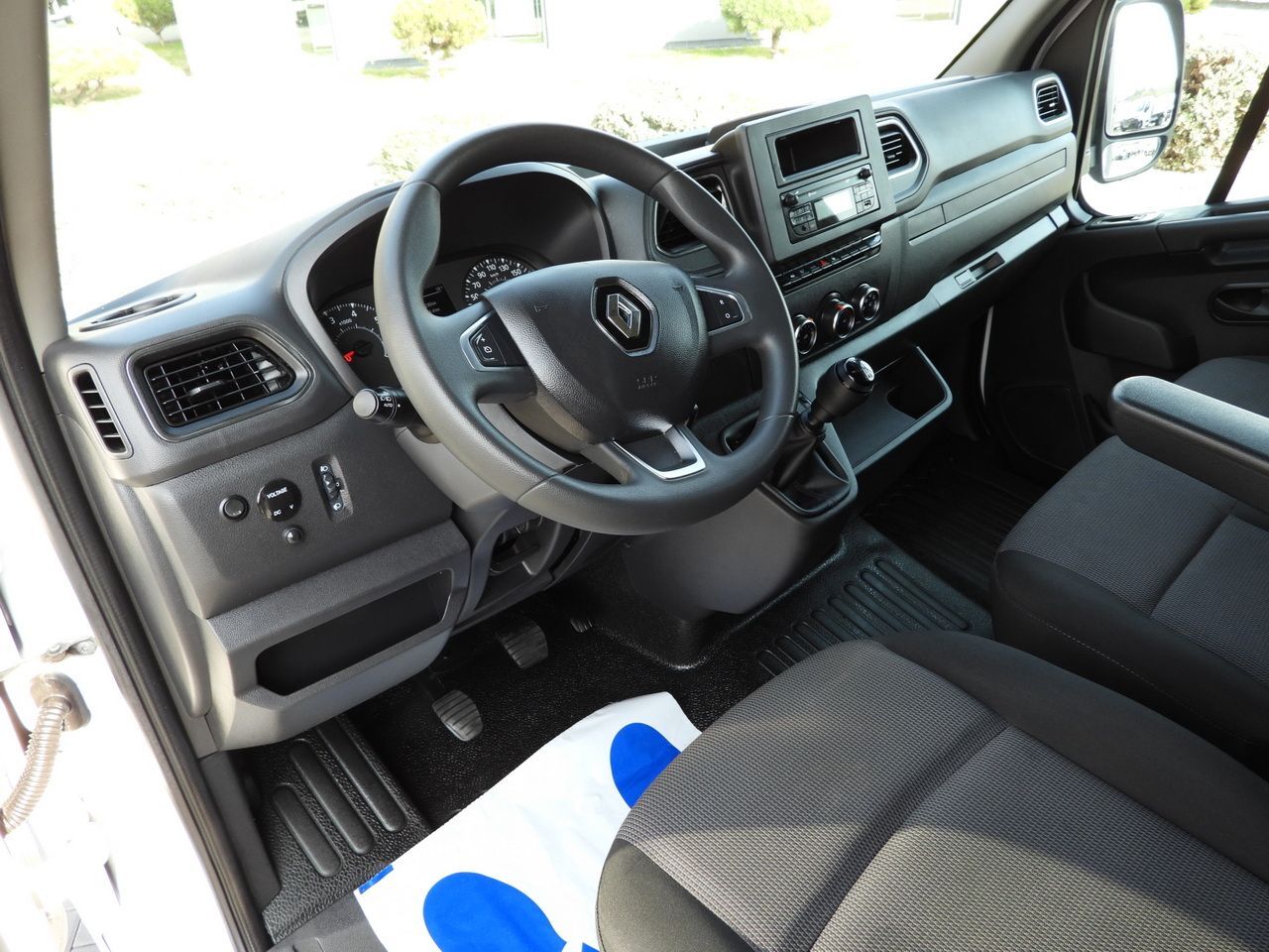RENAULT MASTER TARPAULIN 10 PALLETS WEBASTO CRUISE CONTROL LED LIGHTS AIR CONDITIONING 165HP - Curtain side van: picture 2 RENAULT MASTER TARPAULIN 10 PALLETS WEBASTO CRUISE CONTROL LED LIGHTS AIR CONDITIONING 165HP - Curtain side van: picture 2