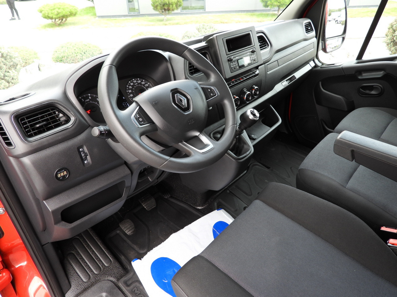 RENAULT MASTER TARPAULIN 10 PALLETS WEBASTO CRUISE CONTROL LED LIGHTS AIR CONDITIONING 165HP - Curtain side van: picture 2 RENAULT MASTER TARPAULIN 10 PALLETS WEBASTO CRUISE CONTROL LED LIGHTS AIR CONDITIONING 165HP - Curtain side van: picture 2