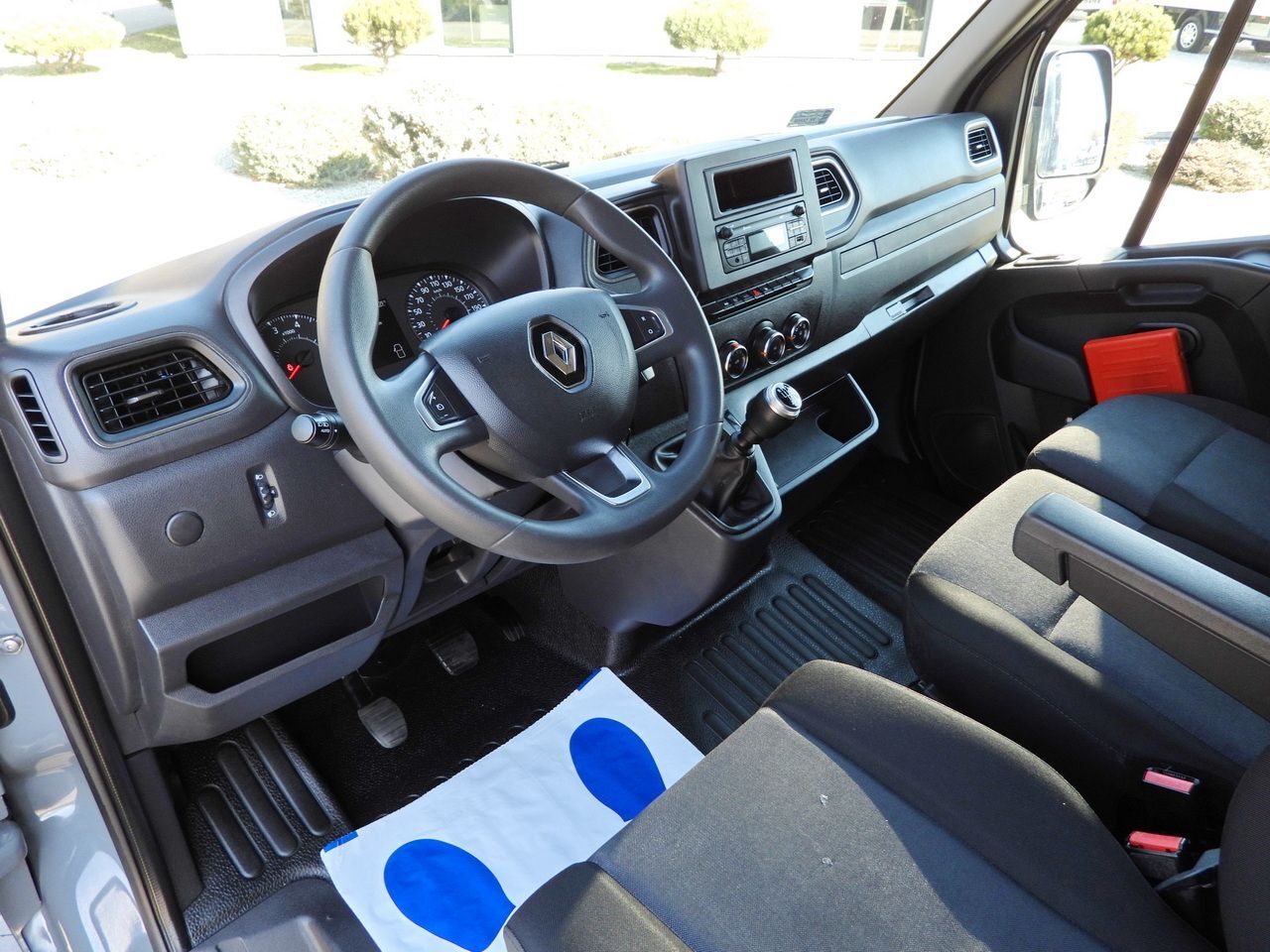 RENAULT MASTER TARPAULIN 10 PALLETS WEBASTO CRUISE CONTROL LED LIGHTS PNEUMATICS AIR CONDITIONING 165HP - Curtain side van: picture 2 RENAULT MASTER TARPAULIN 10 PALLETS WEBASTO CRUISE CONTROL LED LIGHTS PNEUMATICS AIR CONDITIONING 165HP - Curtain side van: picture 2
