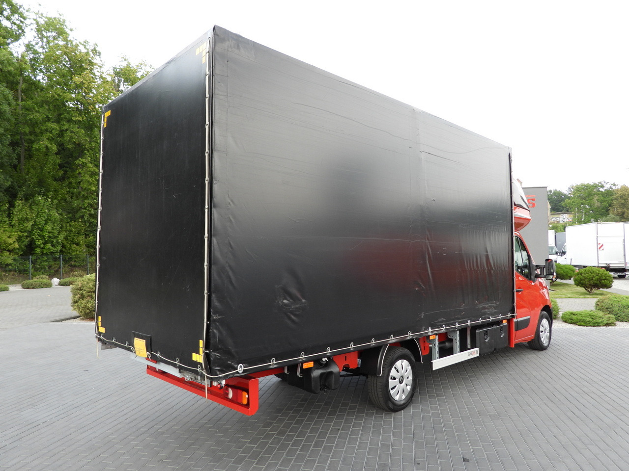 RENAULT MASTER TARPAULIN 10 PALLETS WEBASTO CRUISE CONTROL PNEUMATICS AIR CONDITIONING 170HP - Curtain side van: picture 3 RENAULT MASTER TARPAULIN 10 PALLETS WEBASTO CRUISE CONTROL PNEUMATICS AIR CONDITIONING 170HP - Curtain side van: picture 3