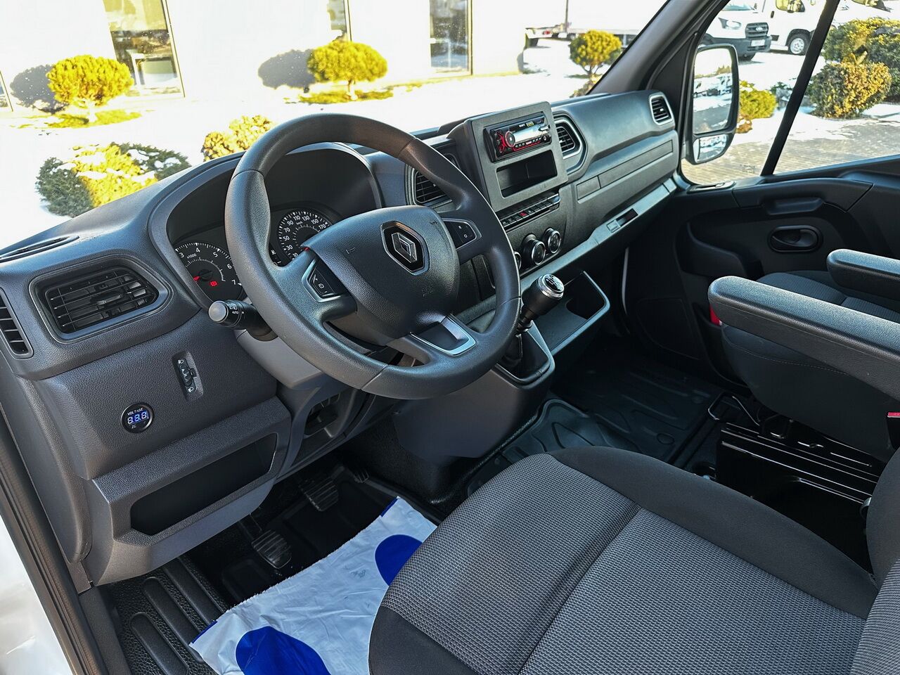 RENAULT MASTER TARPAULIN 9 PALLETS WEBASTO CRUISE CONTROL LED LIGHTS PNEUMATICS AIR CONDITIONING 165HP - Curtain side van: picture 2 RENAULT MASTER TARPAULIN 9 PALLETS WEBASTO CRUISE CONTROL LED LIGHTS PNEUMATICS AIR CONDITIONING 165HP - Curtain side van: picture 2