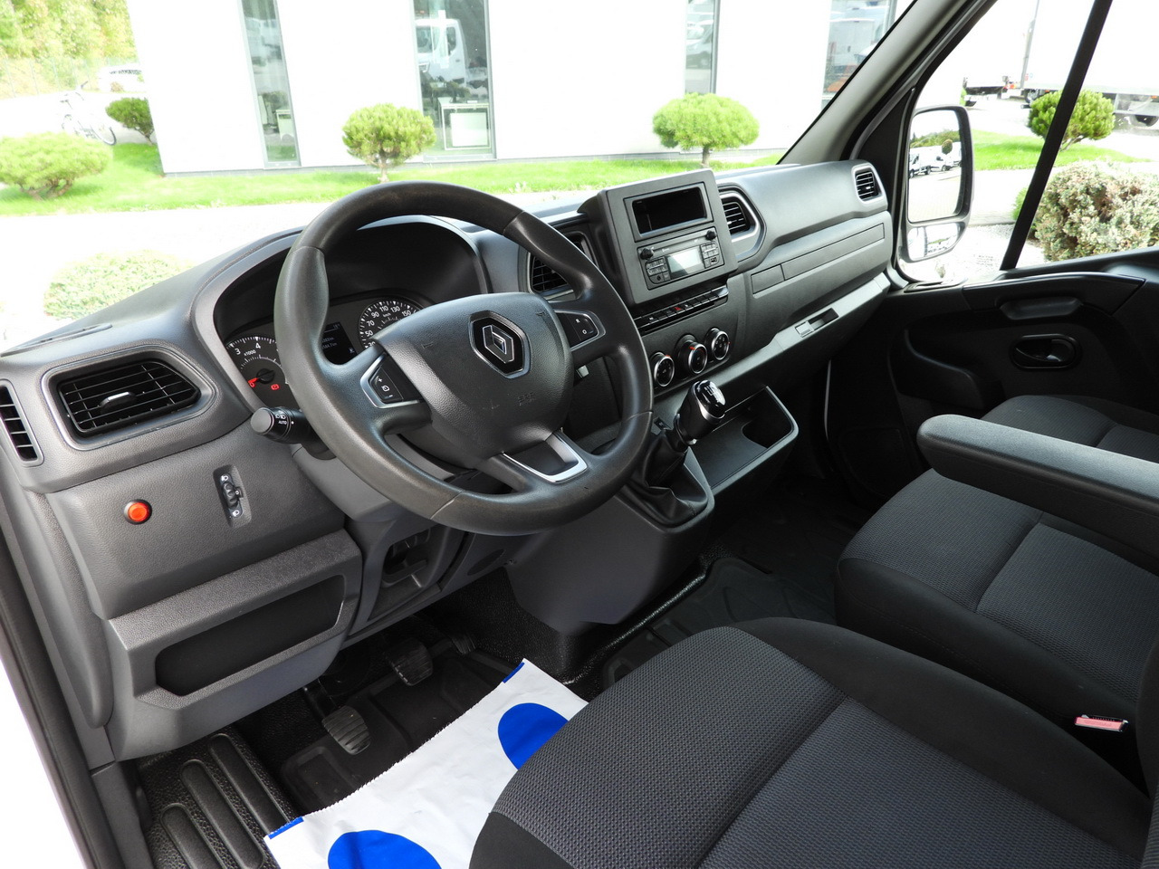 RENAULT MASTER TIPPER CRUISE CONTROL LED LIGHTS TWIN WHEELS AIR CONDITIONING  130HP - Tipper van: picture 3 RENAULT MASTER TIPPER CRUISE CONTROL LED LIGHTS TWIN WHEELS AIR CONDITIONING  130HP - Tipper van: picture 3