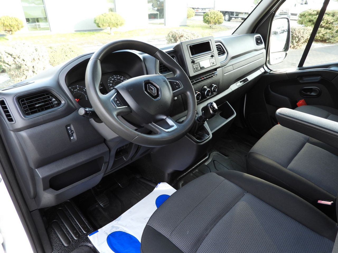 RENAULT MASTER TIPPER CRUISE CONTROL LED LIGHTS TWIN WHEELS AIR CONDITIONING 130HP - Tipper van: picture 2 RENAULT MASTER TIPPER CRUISE CONTROL LED LIGHTS TWIN WHEELS AIR CONDITIONING 130HP - Tipper van: picture 2