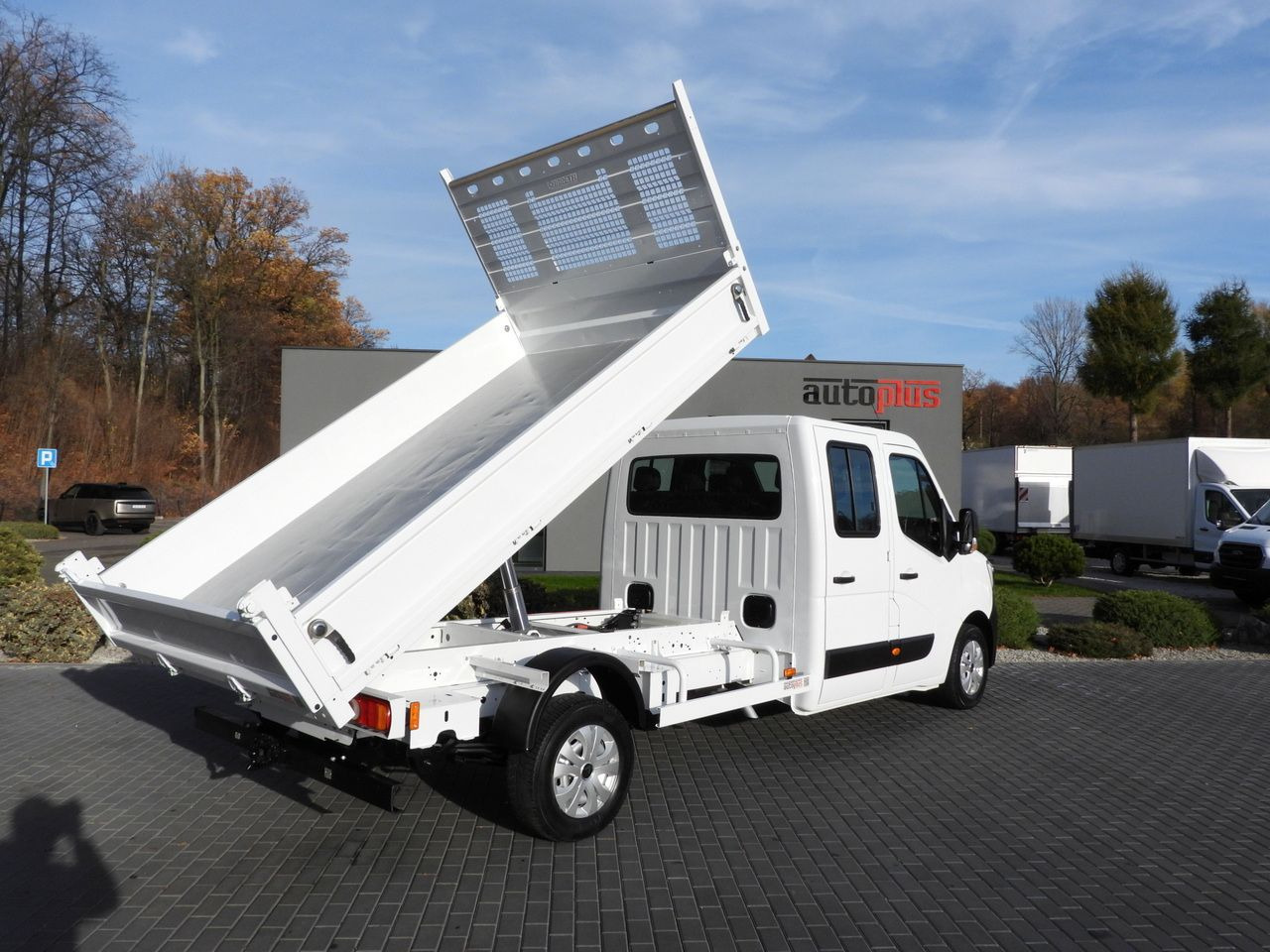 RENAULT MASTER TIPPER DOUBLE CABIN DOKA 6 SEATS CRUISE CONTROL LED LIGHTS AIR CONDITIONING 145HP - Tipper van: picture 3 RENAULT MASTER TIPPER DOUBLE CABIN DOKA 6 SEATS CRUISE CONTROL LED LIGHTS AIR CONDITIONING 145HP - Tipper van: picture 3