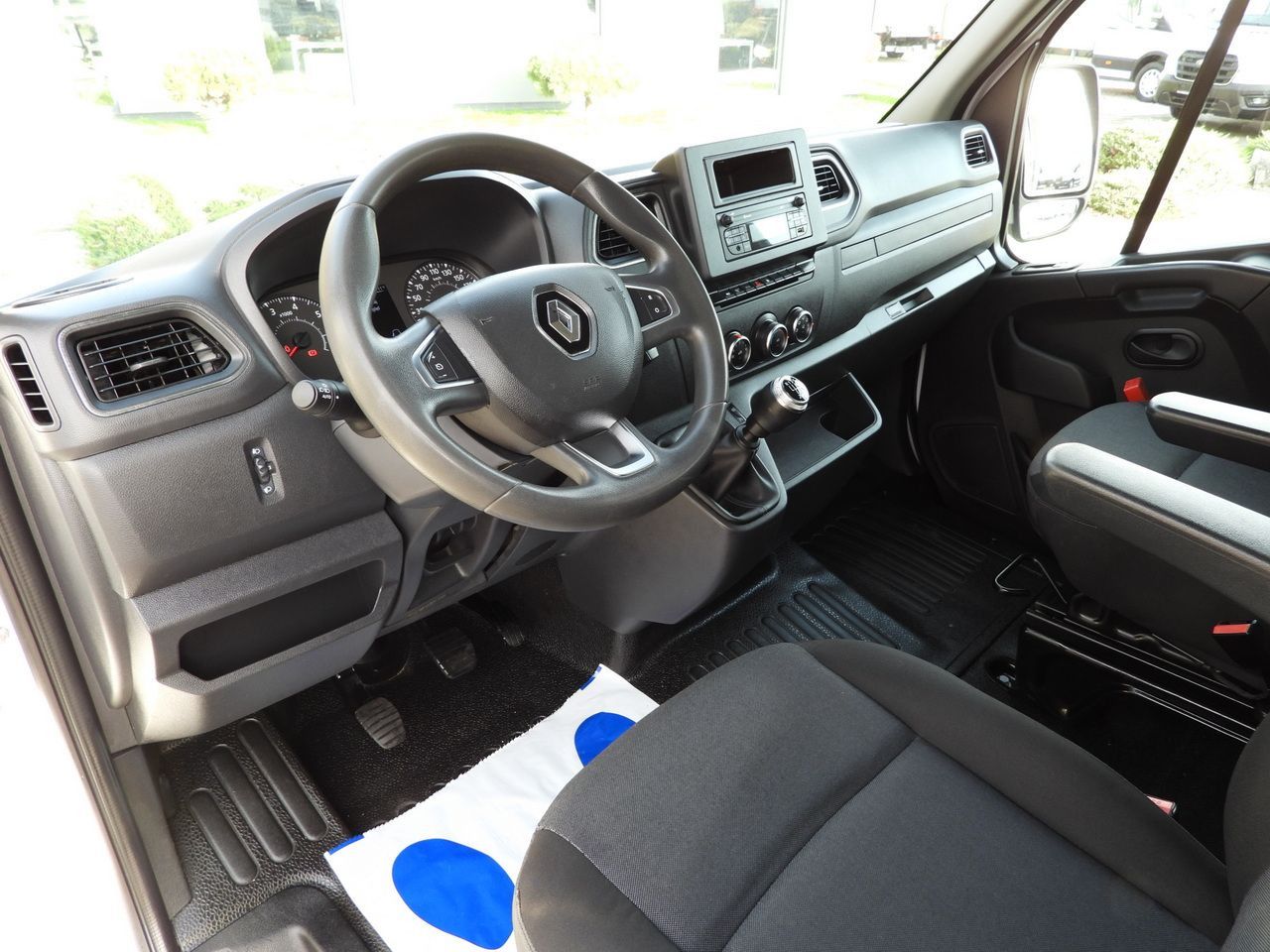 RENAULT MASTER TIPPER DOUBLE CABIN DOKA 6 SEATS CRUISE CONTROL LED LIGHTS AIR CONDITIONING 145HP - Tipper van: picture 2 RENAULT MASTER TIPPER DOUBLE CABIN DOKA 6 SEATS CRUISE CONTROL LED LIGHTS AIR CONDITIONING 145HP - Tipper van: picture 2
